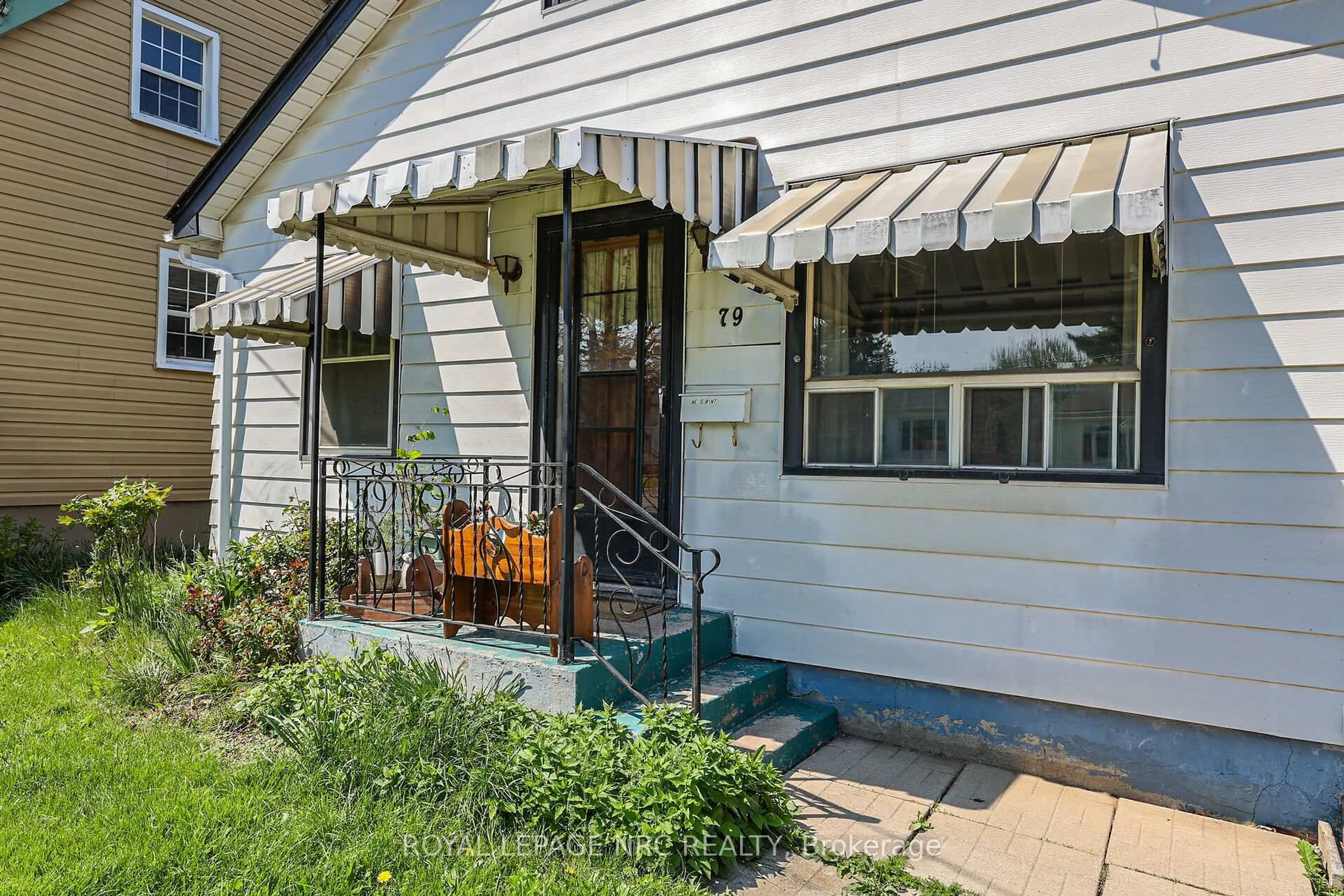 Patio, street for 79 Carlton St, St. Catharines Ontario L2R 1R1
