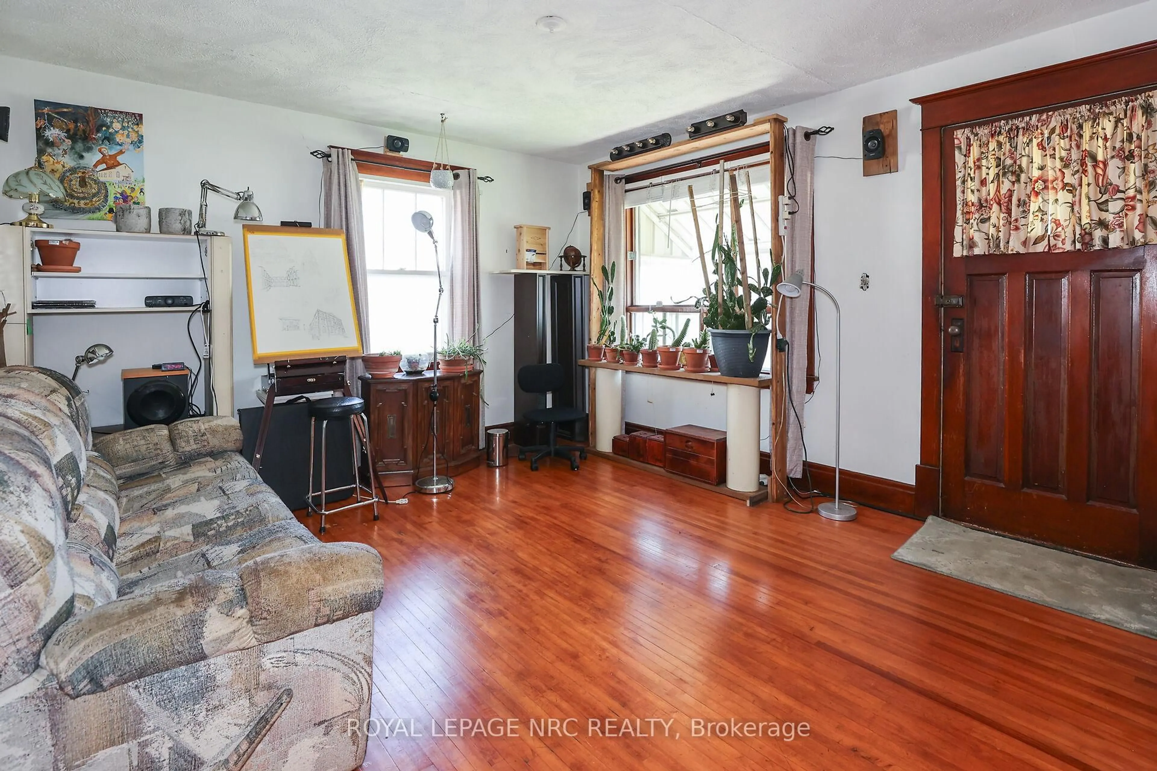 Unknown for 79 Carlton St, St. Catharines Ontario L2R 1R1