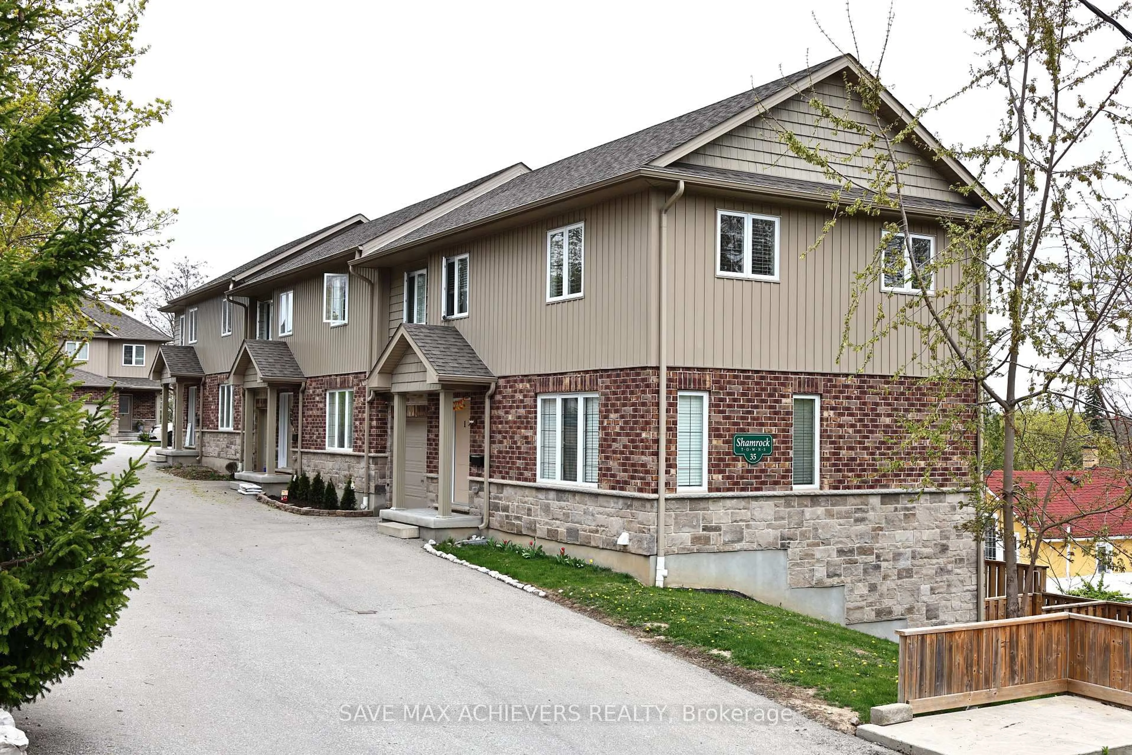 Home with brick exterior material, street for 35 Shamrock St #3, Cambridge Ontario N3C 1H9