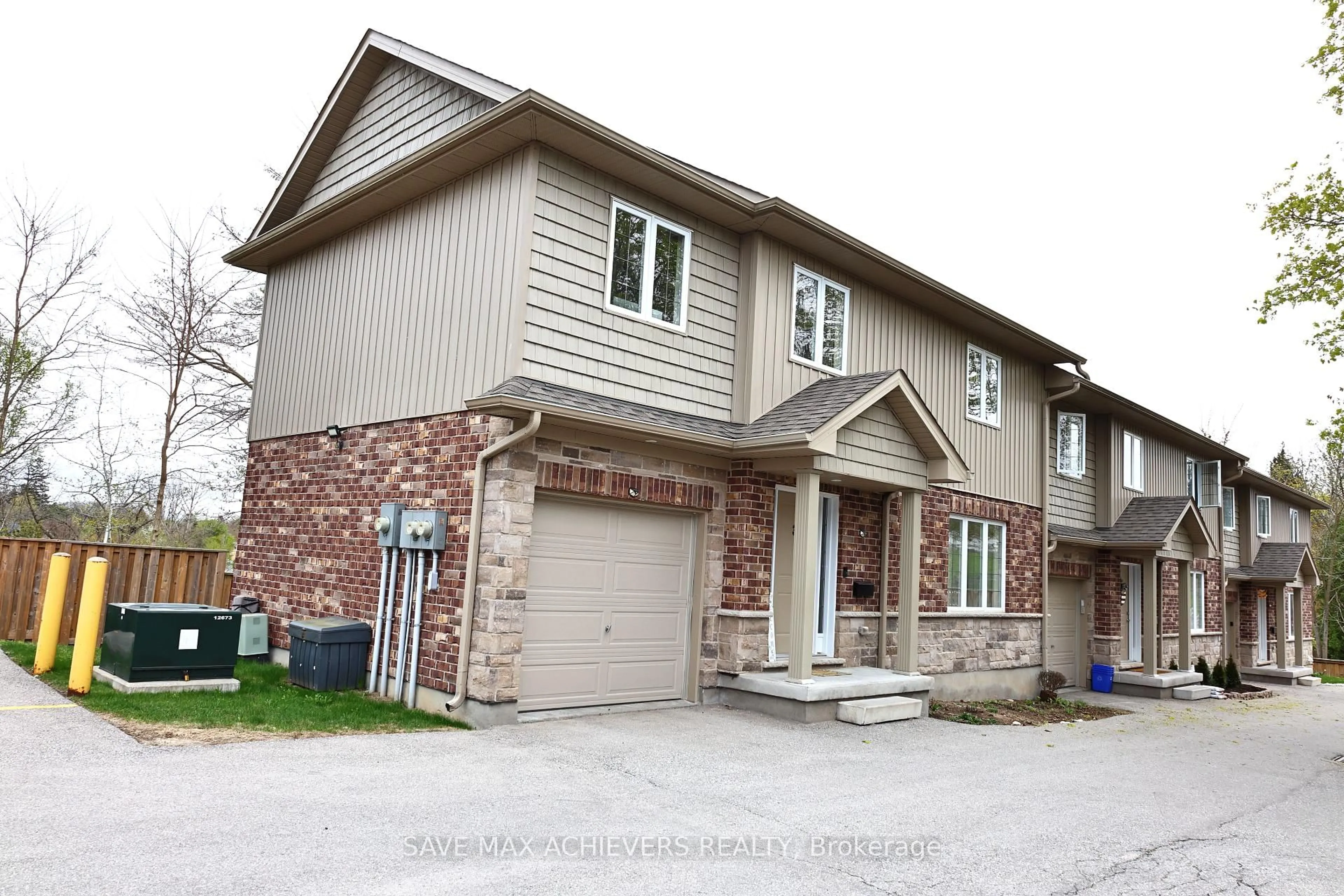 Home with brick exterior material, street for 35 Shamrock St #3, Cambridge Ontario N3C 1H9