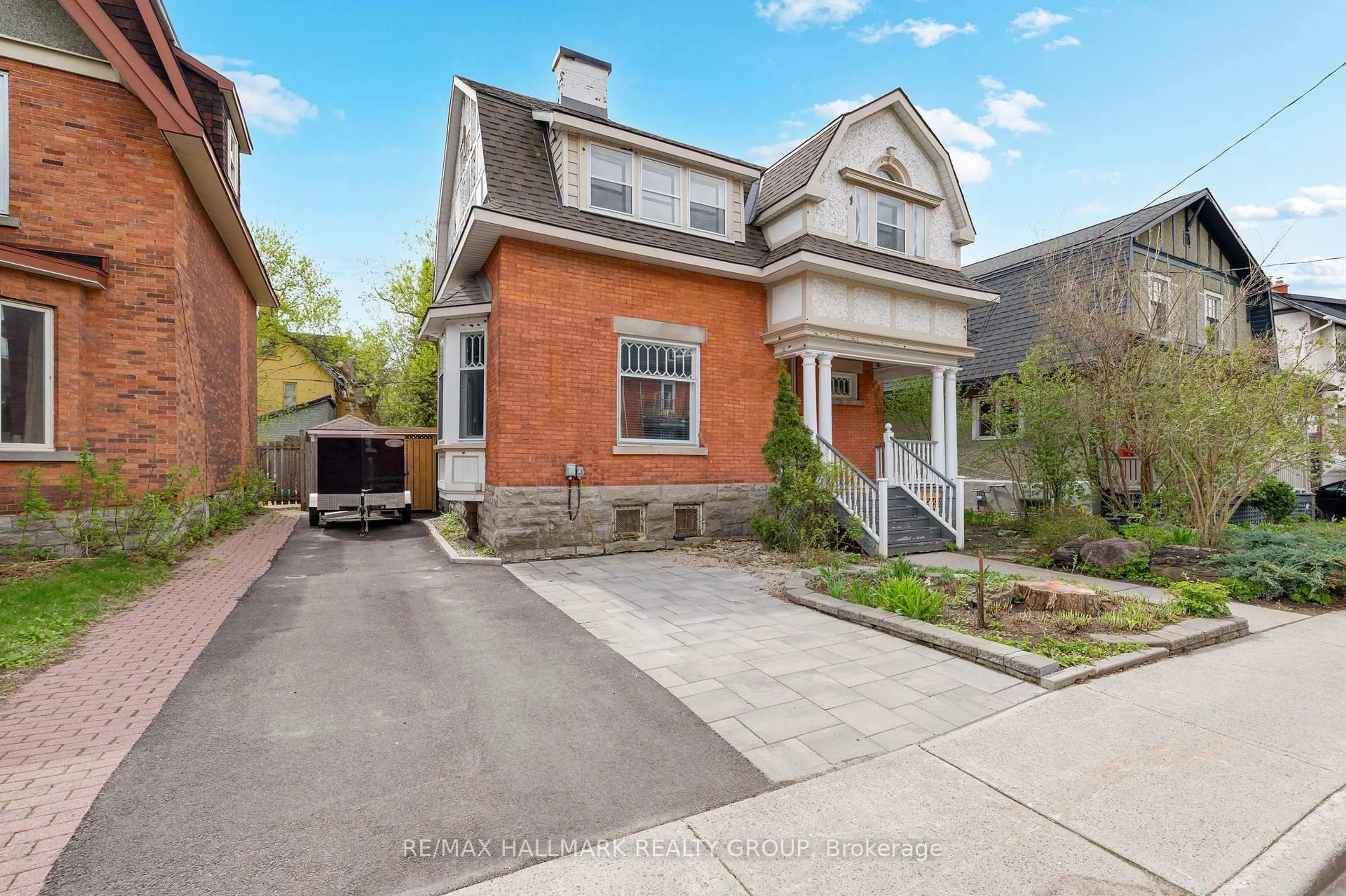 Home with brick exterior material, street for 396 Daly Ave, Ottawa Ontario K1N 6H2