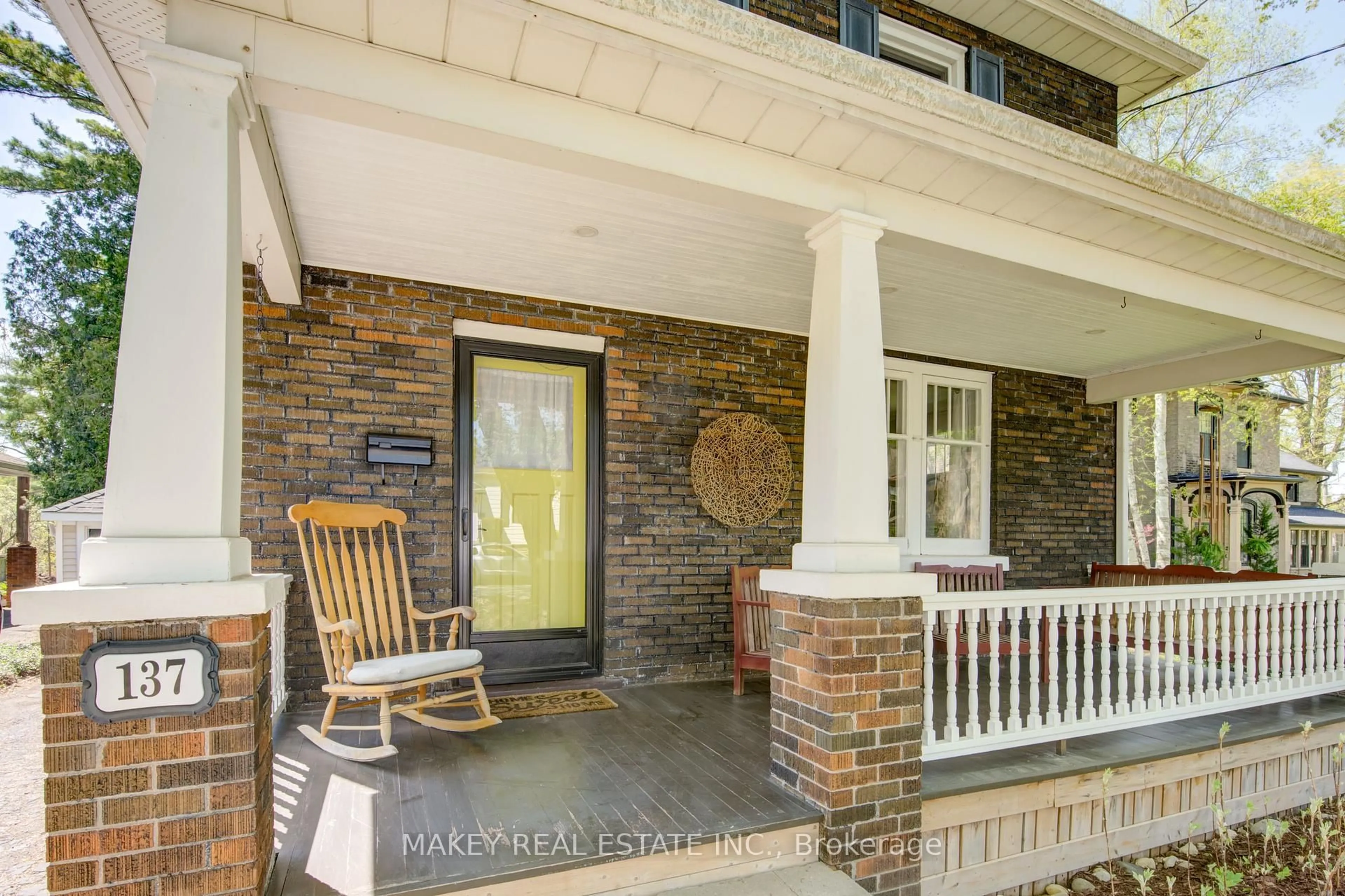 Indoor entryway for 137 Delatre St, Woodstock Ontario N4S 6C1