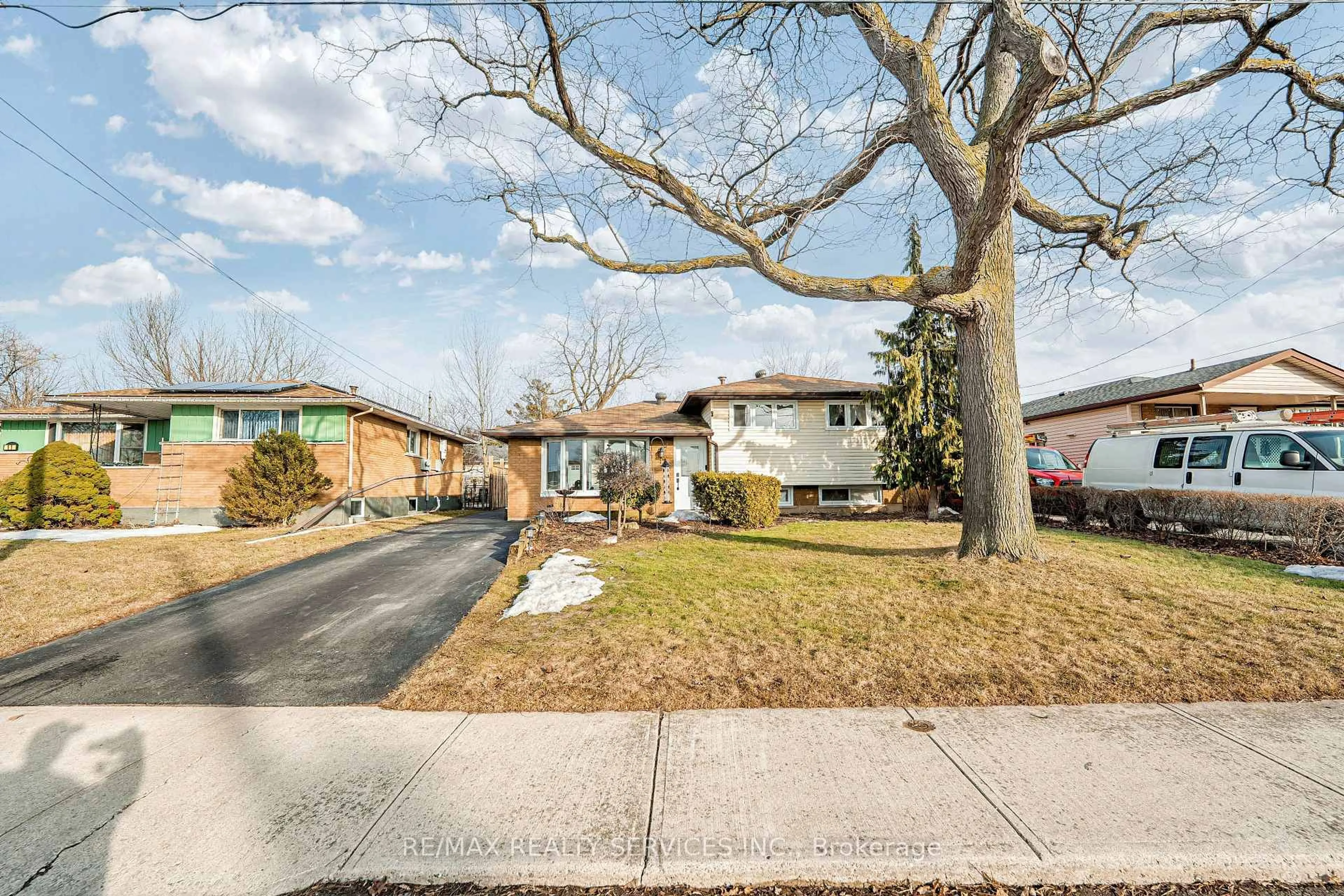 Unknown for 17 Shamrock Crt, Hamilton Ontario L8V 4E2