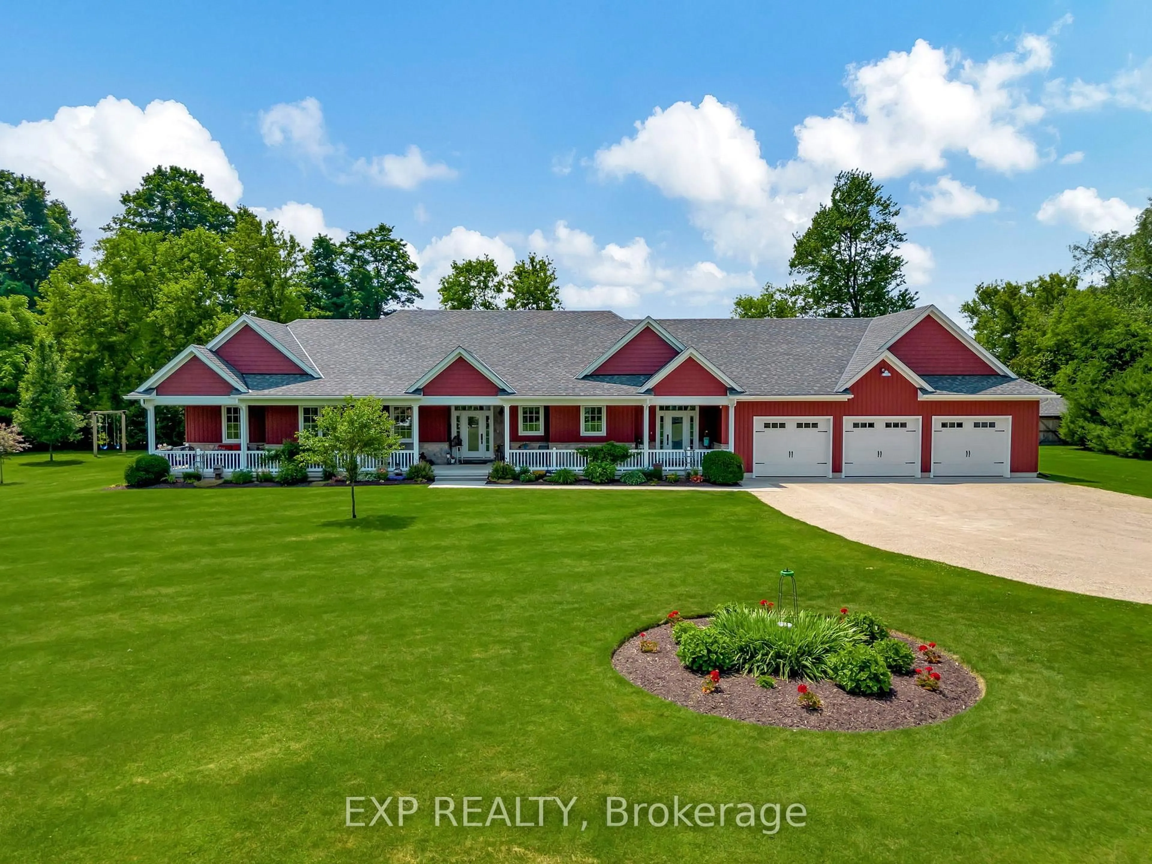A pic from outside/outdoor area/front of a property/back of a property/a pic from drone, unknown for 3034 Station Rd, Howick Ontario N0G 1V0