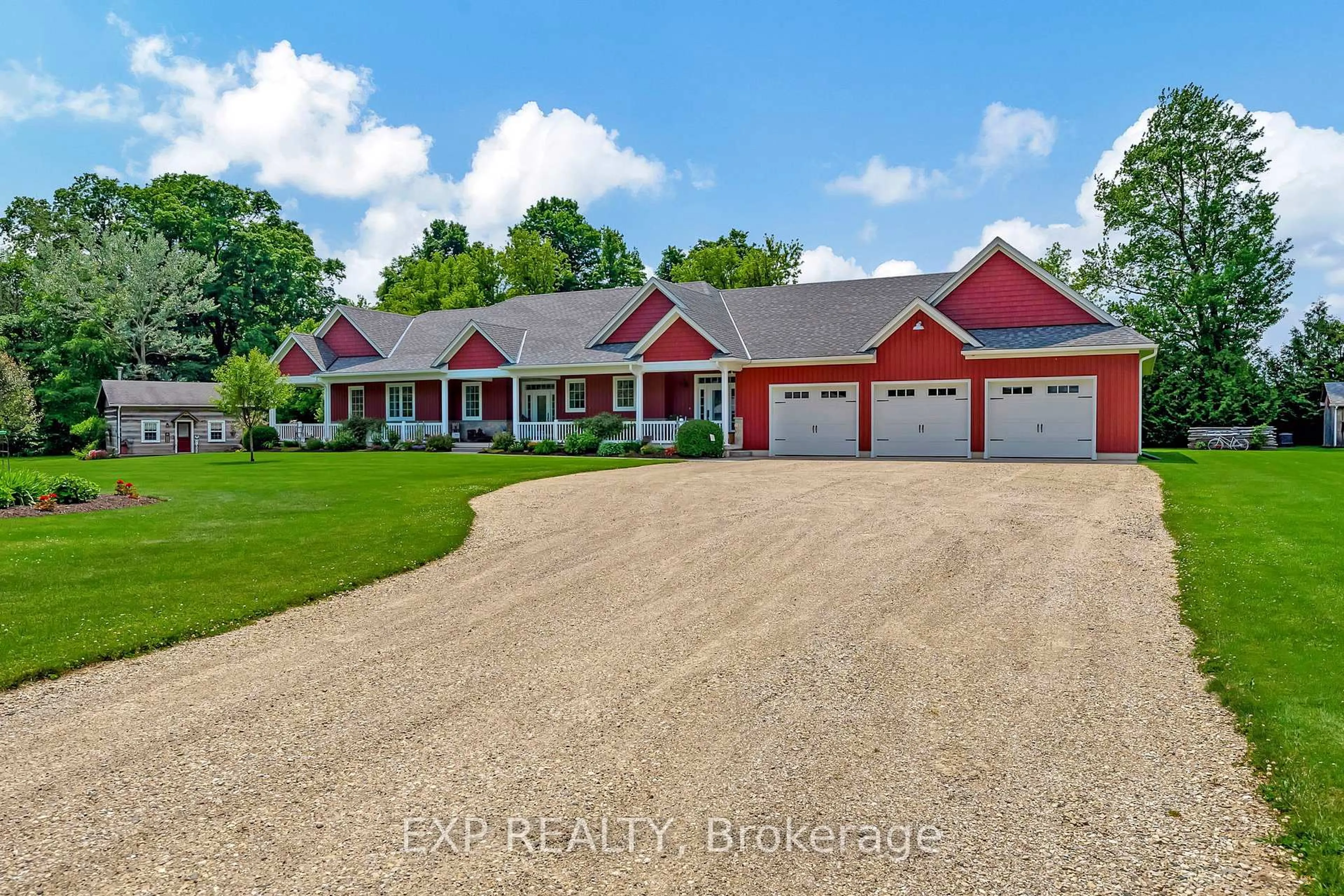 A pic from outside/outdoor area/front of a property/back of a property/a pic from drone, street for 3034 Station Rd, Howick Ontario N0G 1V0