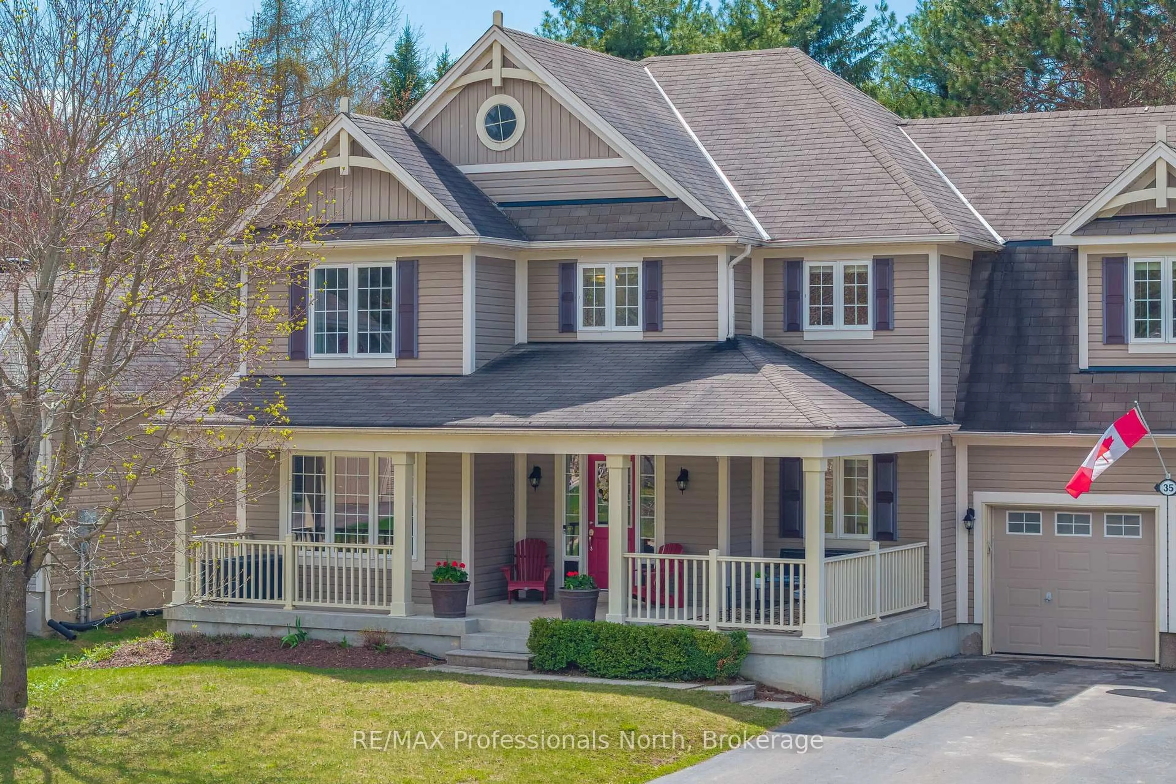 Home with vinyl exterior material, street for 35 Windsong Cres, Bracebridge Ontario P1L 0A3