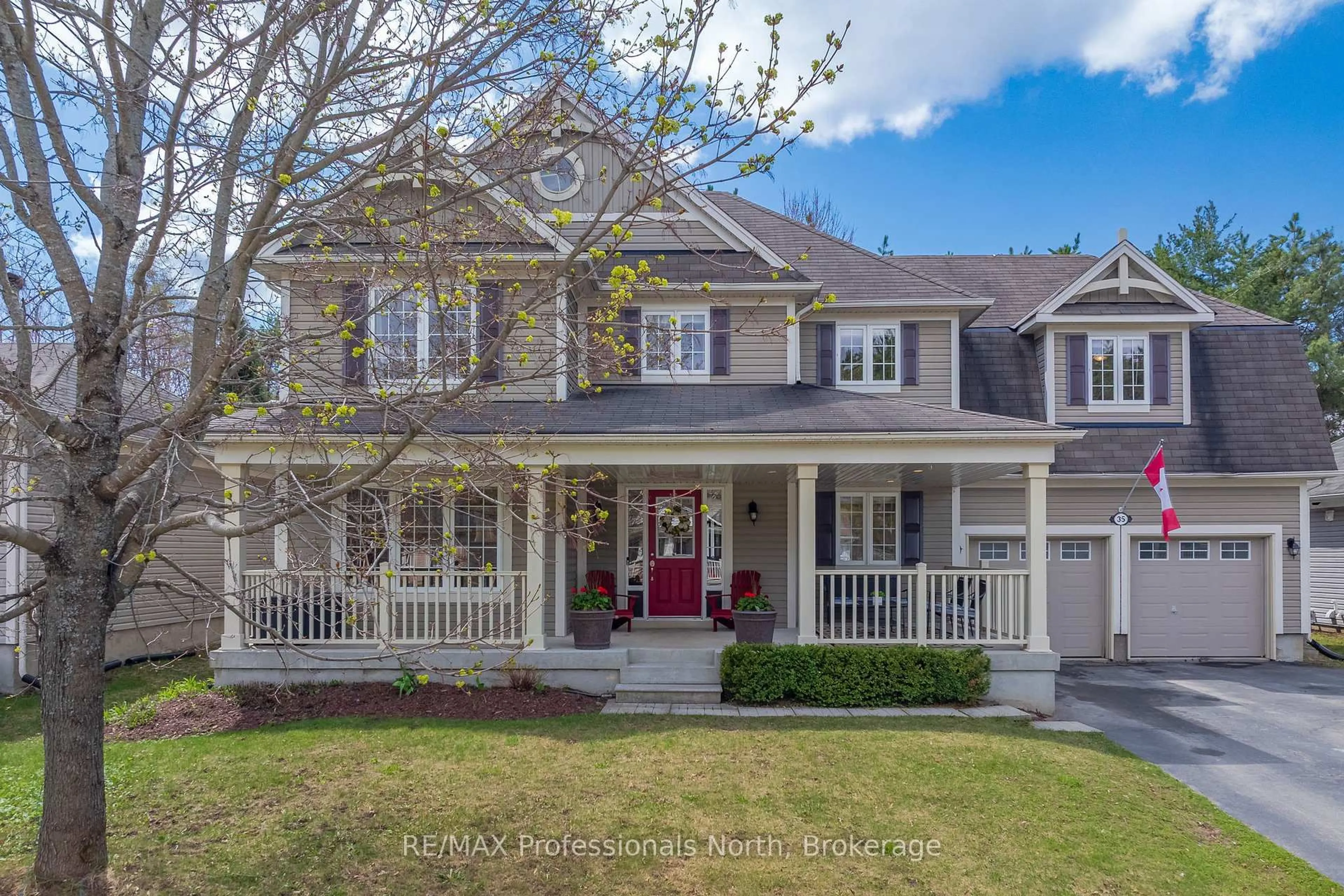 Home with vinyl exterior material, street for 35 Windsong Cres, Bracebridge Ontario P1L 0A3