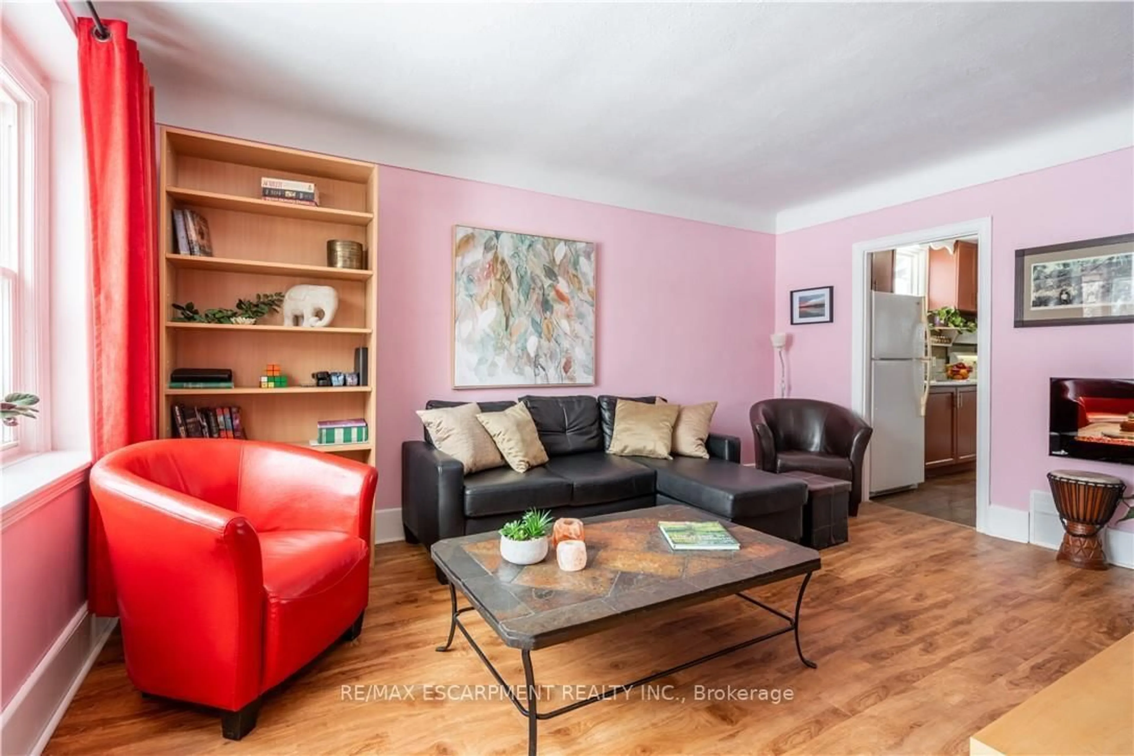 Living room with furniture, wood/laminate floor for 119 East 17th St, Hamilton Ontario L9A 4M4