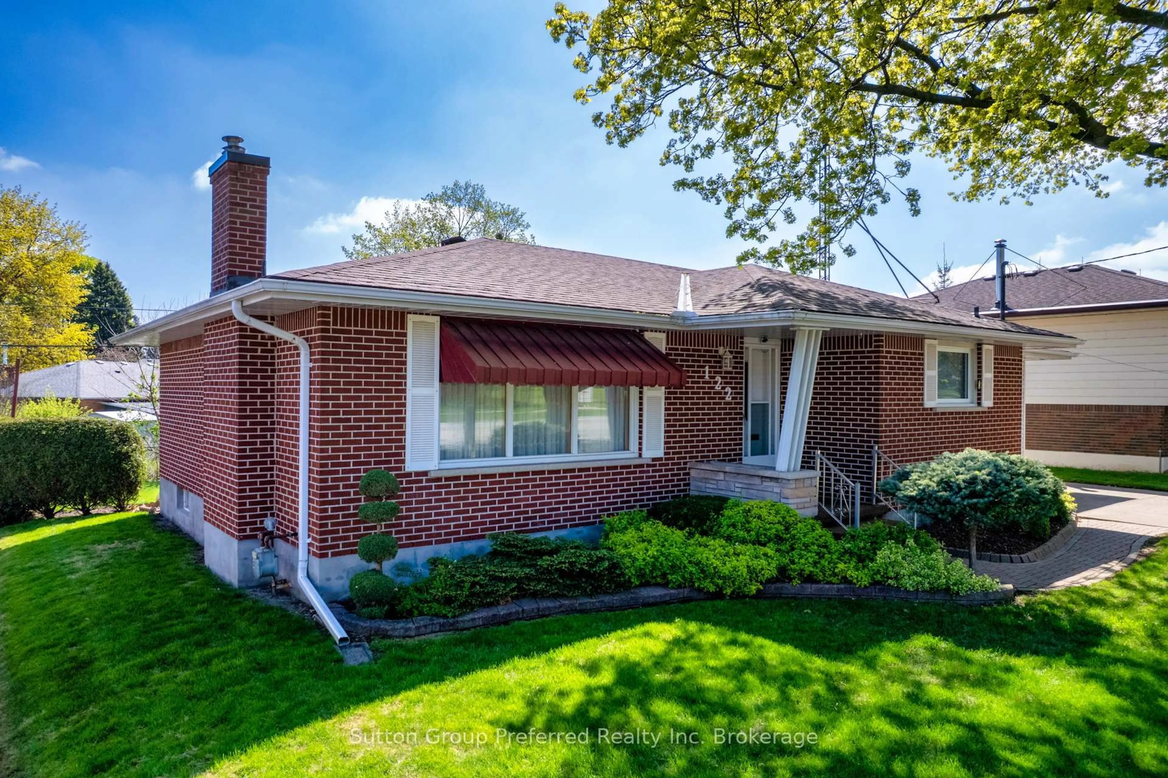 Home with brick exterior material, street for 122 Springbank Ave, Woodstock Ontario N4S 7P8