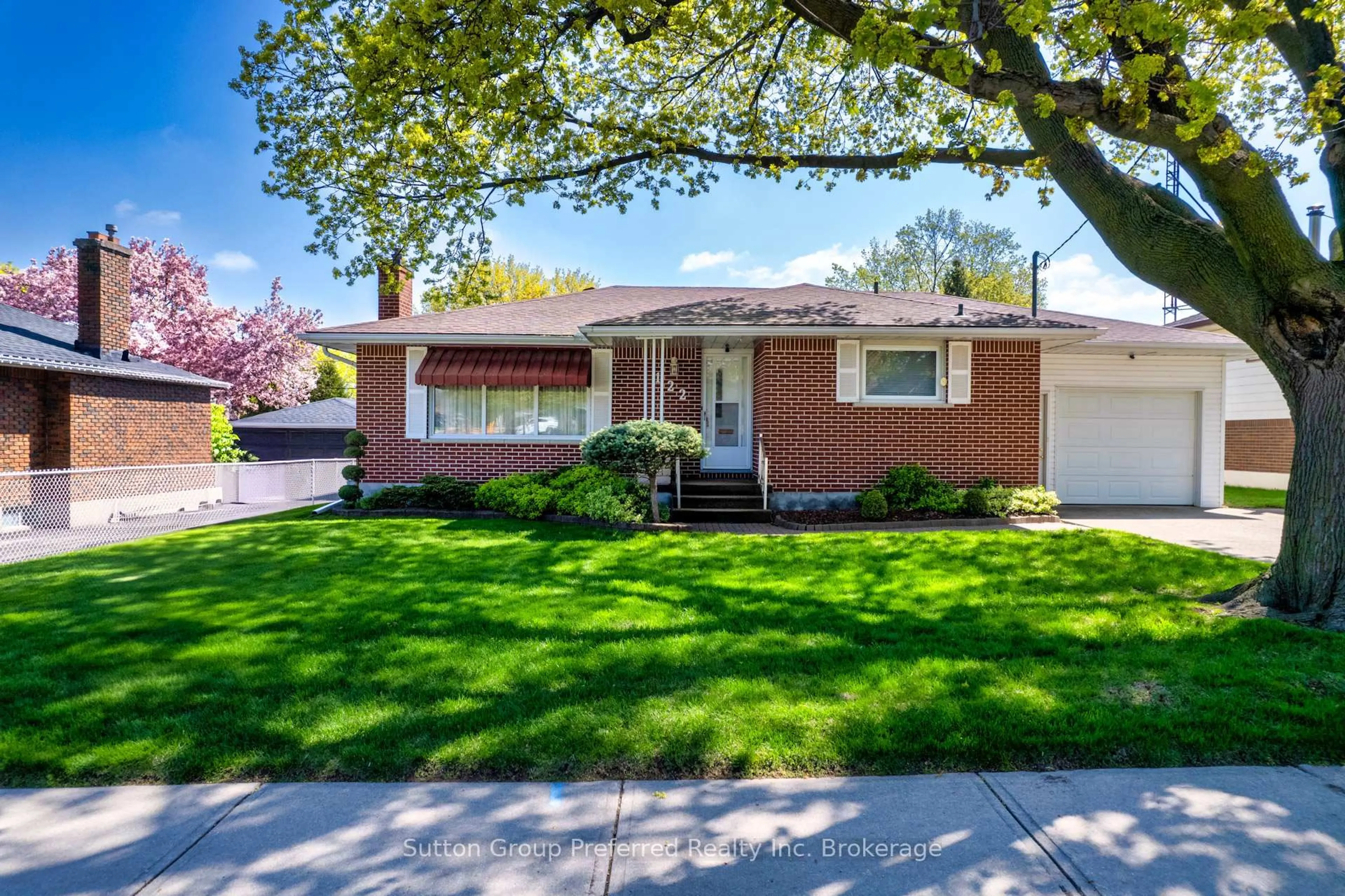 Home with brick exterior material, street for 122 Springbank Ave, Woodstock Ontario N4S 7P8