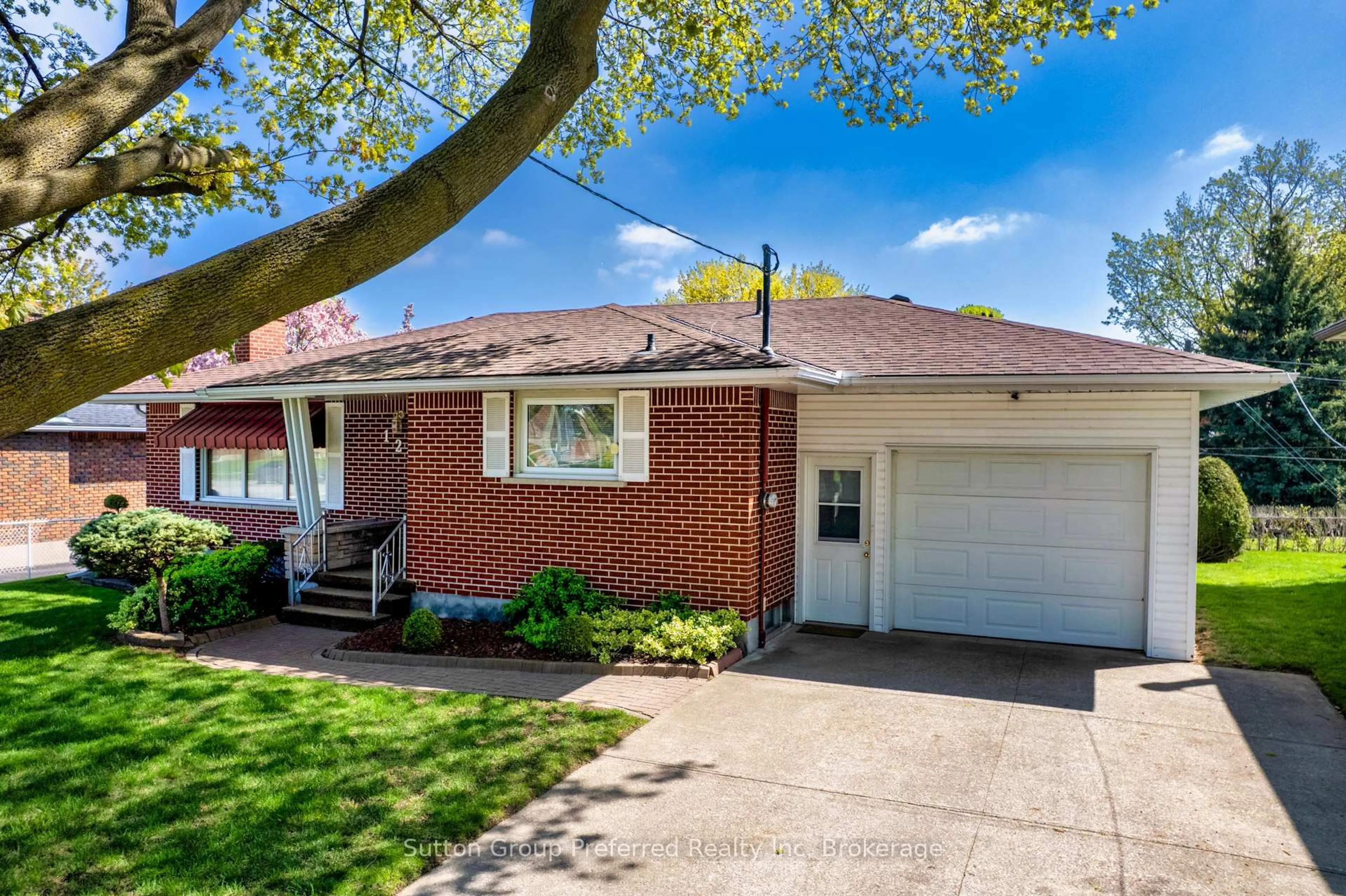 Home with brick exterior material, street for 122 Springbank Ave, Woodstock Ontario N4S 7P8