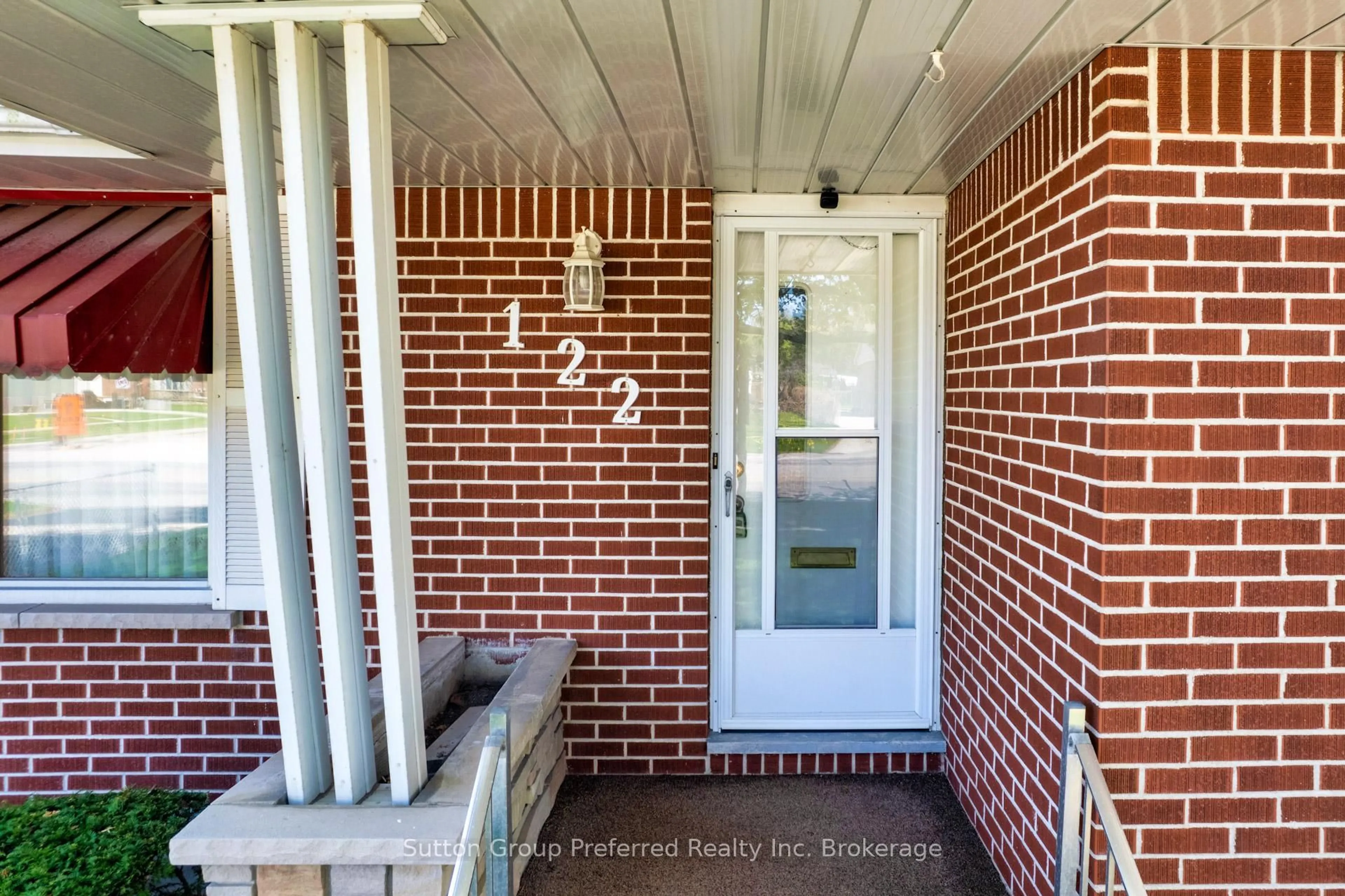 Home with brick exterior material, street for 122 Springbank Ave, Woodstock Ontario N4S 7P8