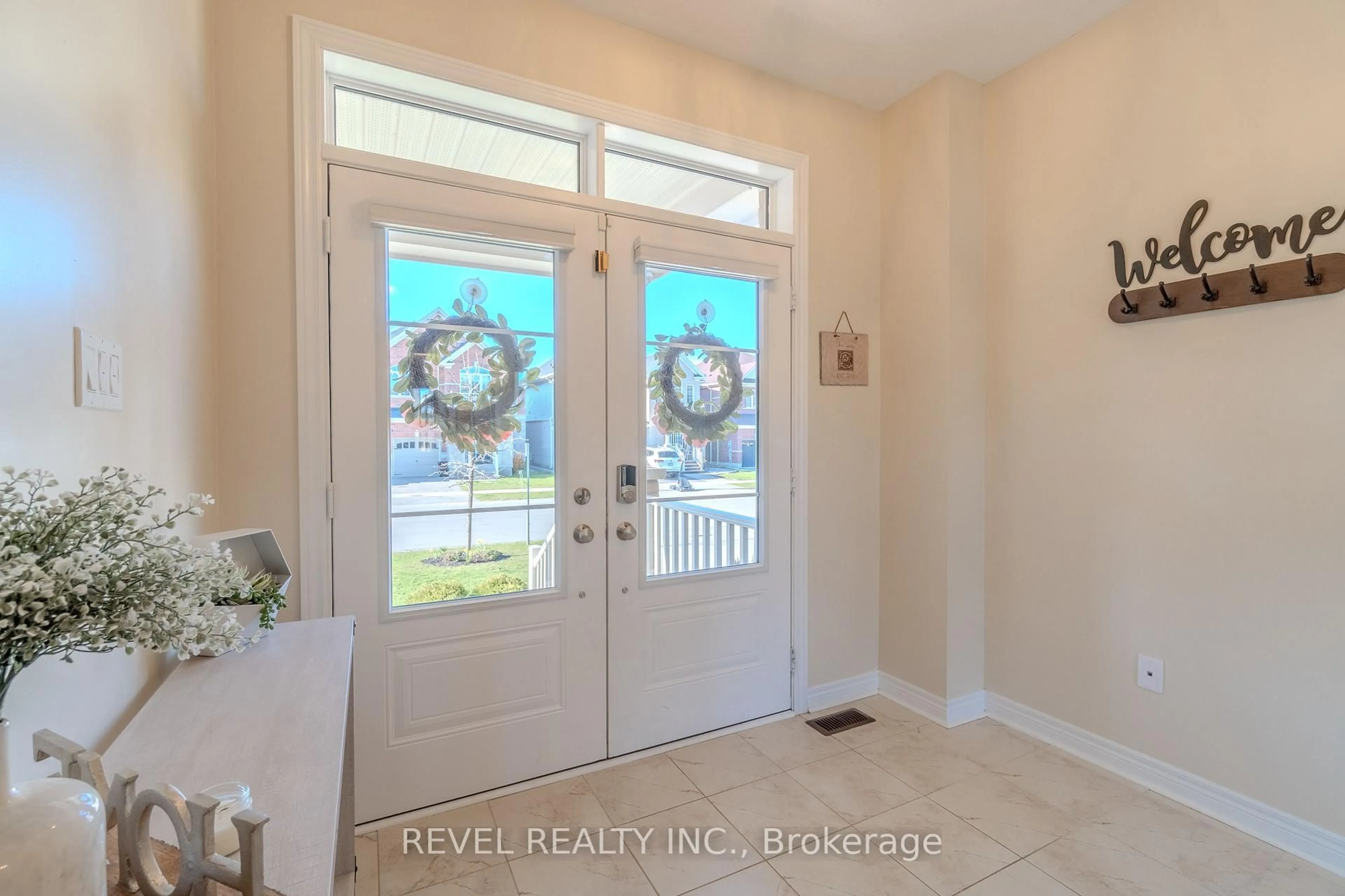 Indoor entryway for 50 Barlow Pl, Brant Ontario N3L 0H1