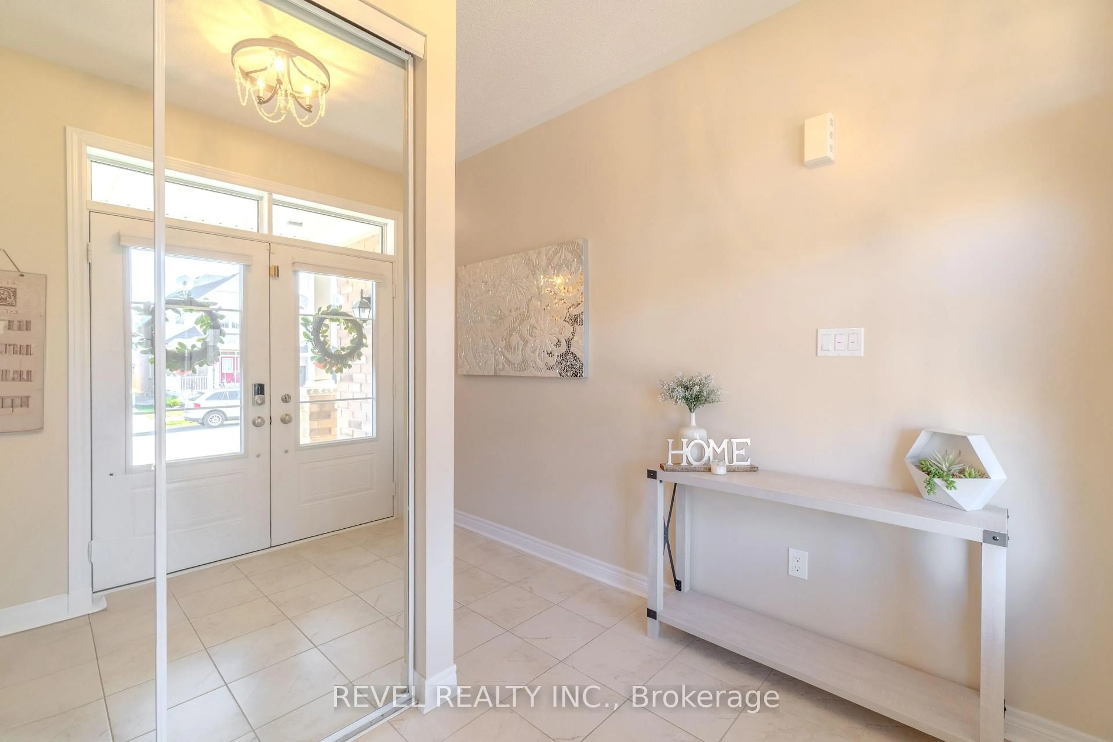 Indoor entryway for 50 Barlow Pl, Brant Ontario N3L 0H1