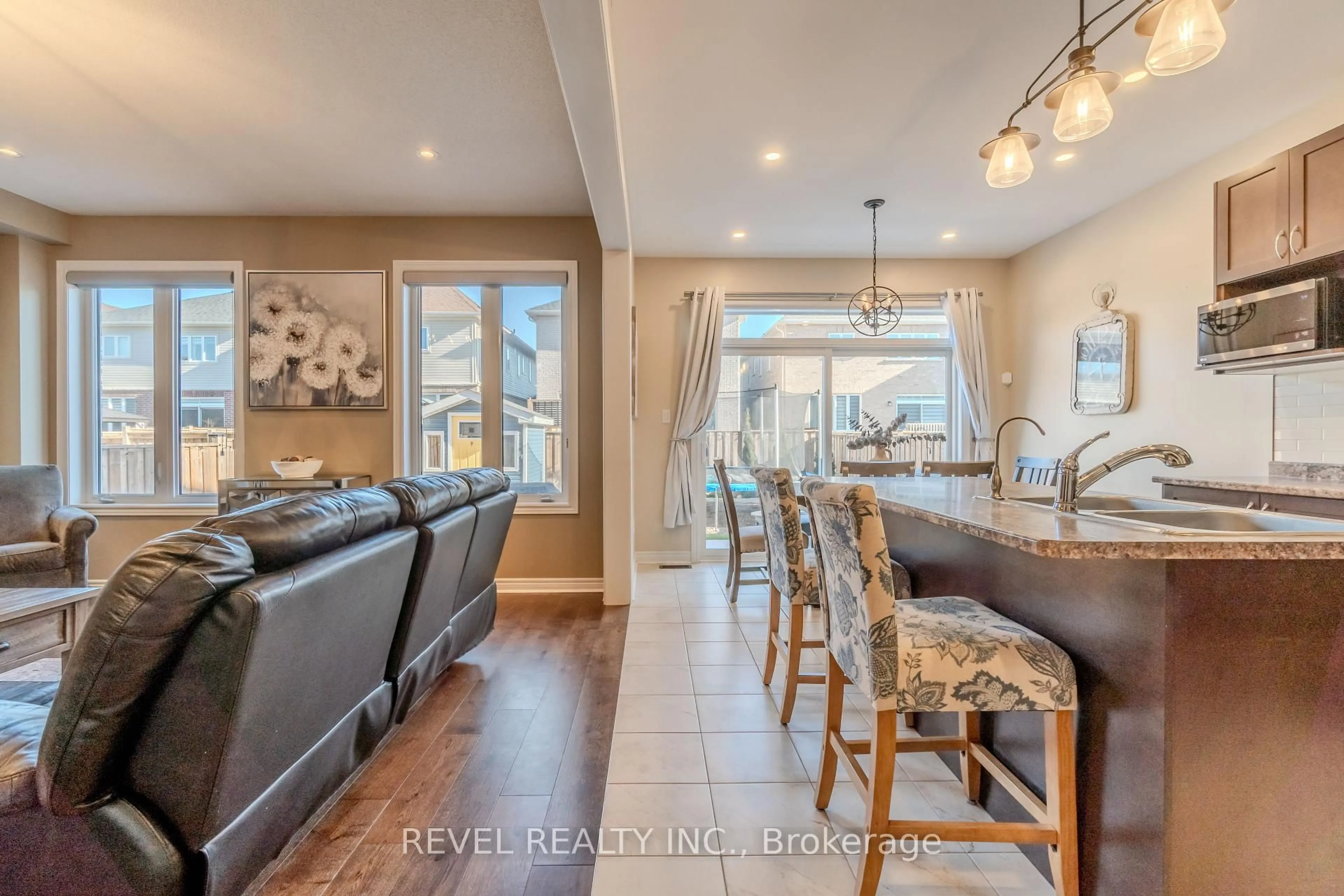 Open concept kitchen, unknown for 50 Barlow Pl, Brant Ontario N3L 0H1