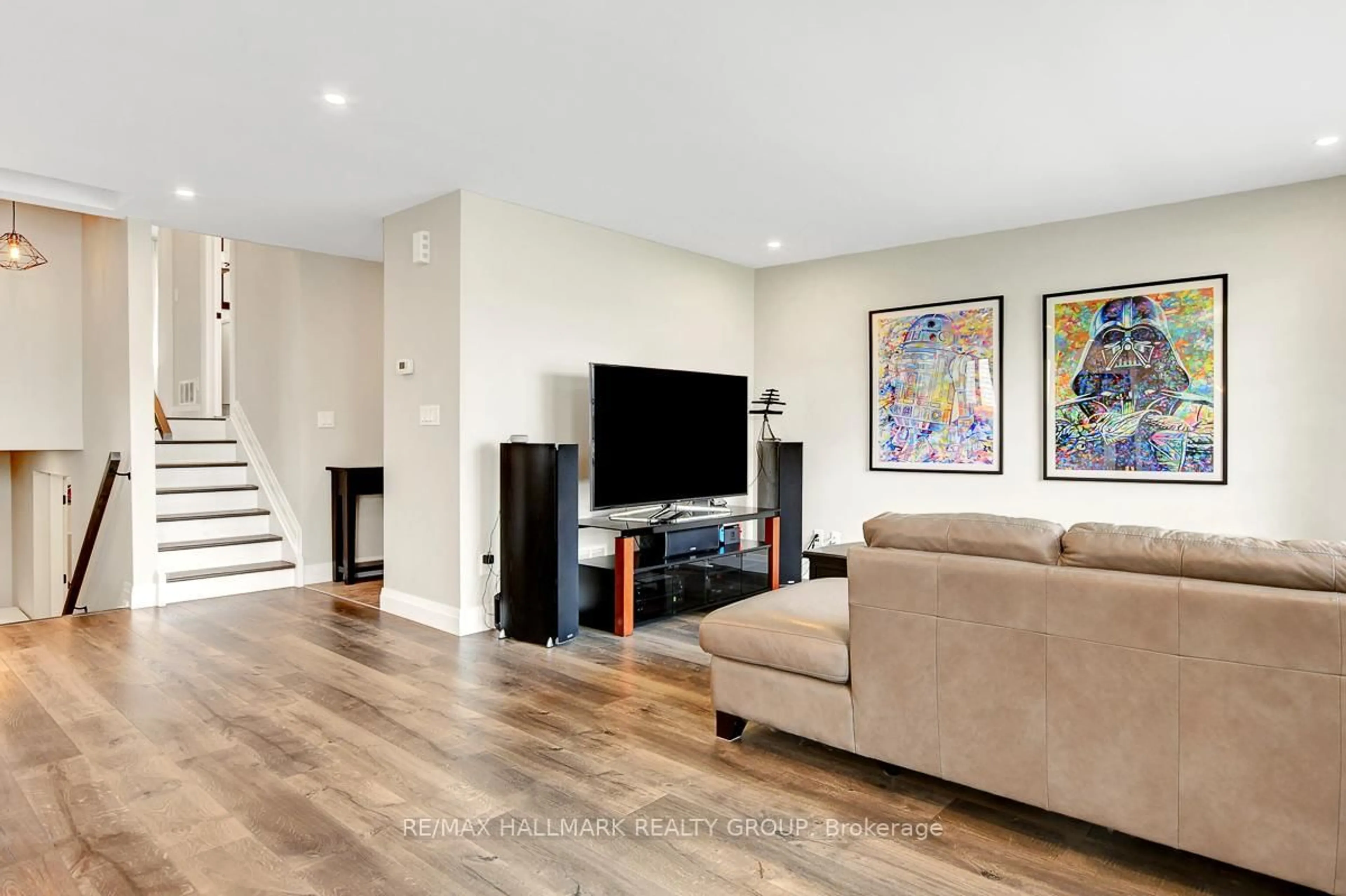 Living room with furniture, unknown for 2216 Fillmore Cres, Ottawa Ontario K1J 6A3