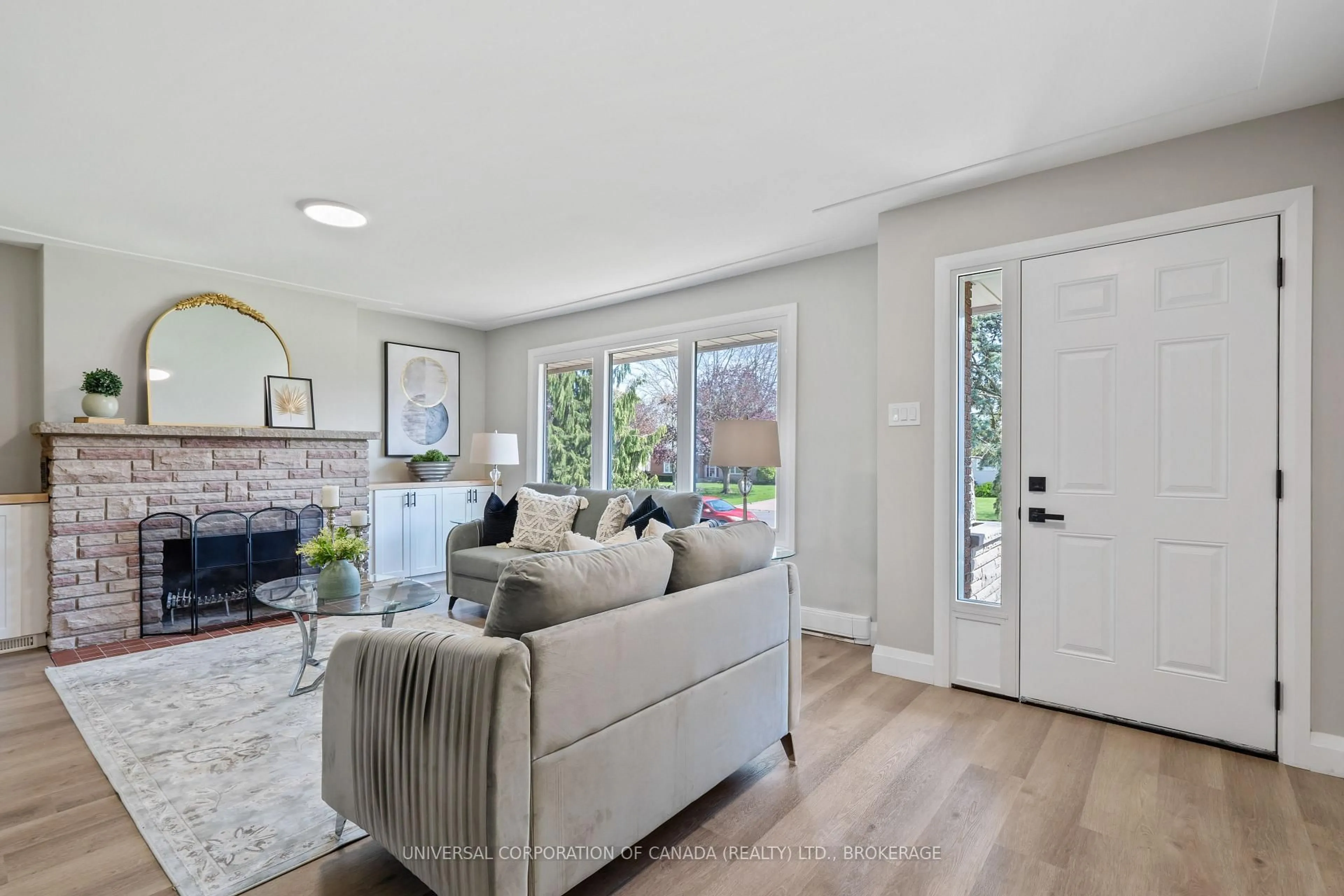 Living room with furniture, unknown for 40 Fath Ave, Aylmer Ontario N5H 1V8