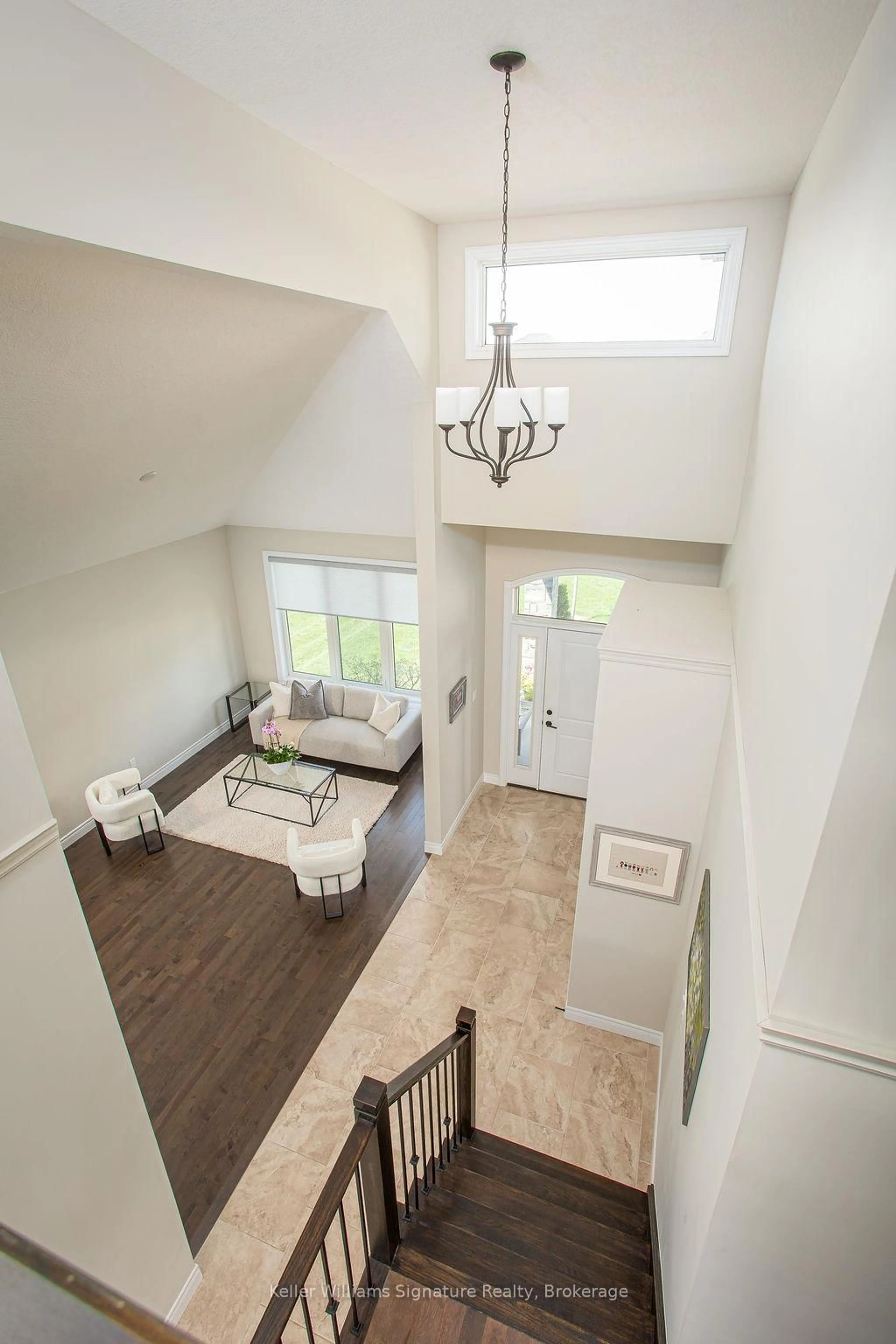 Indoor entryway for 7 Hilborn St, East Luther Grand Valley Ontario L9W 6T9