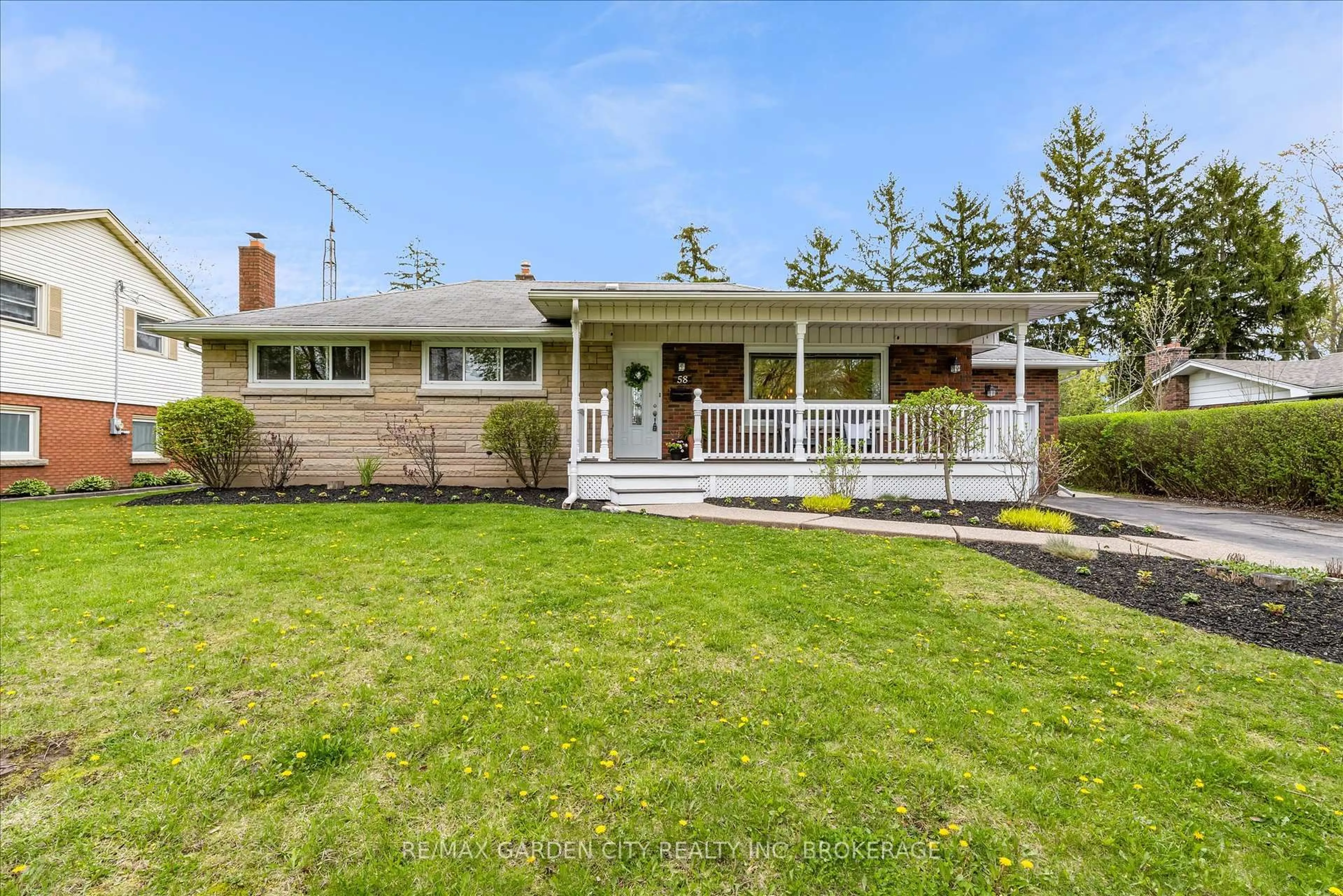 Home with vinyl exterior material, street for 58 Diffin Dr, Welland Ontario L3C 2K1