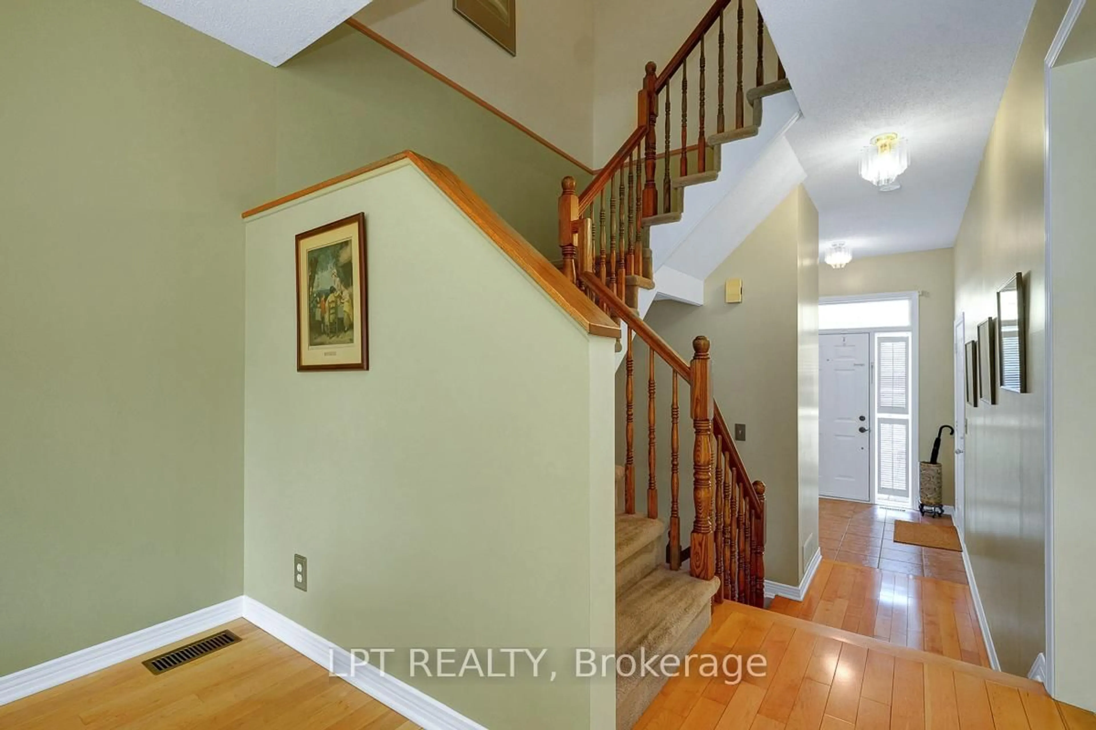 Indoor entryway for 4 Rhapsody Lane, Ottawa Ontario K1V 1B1