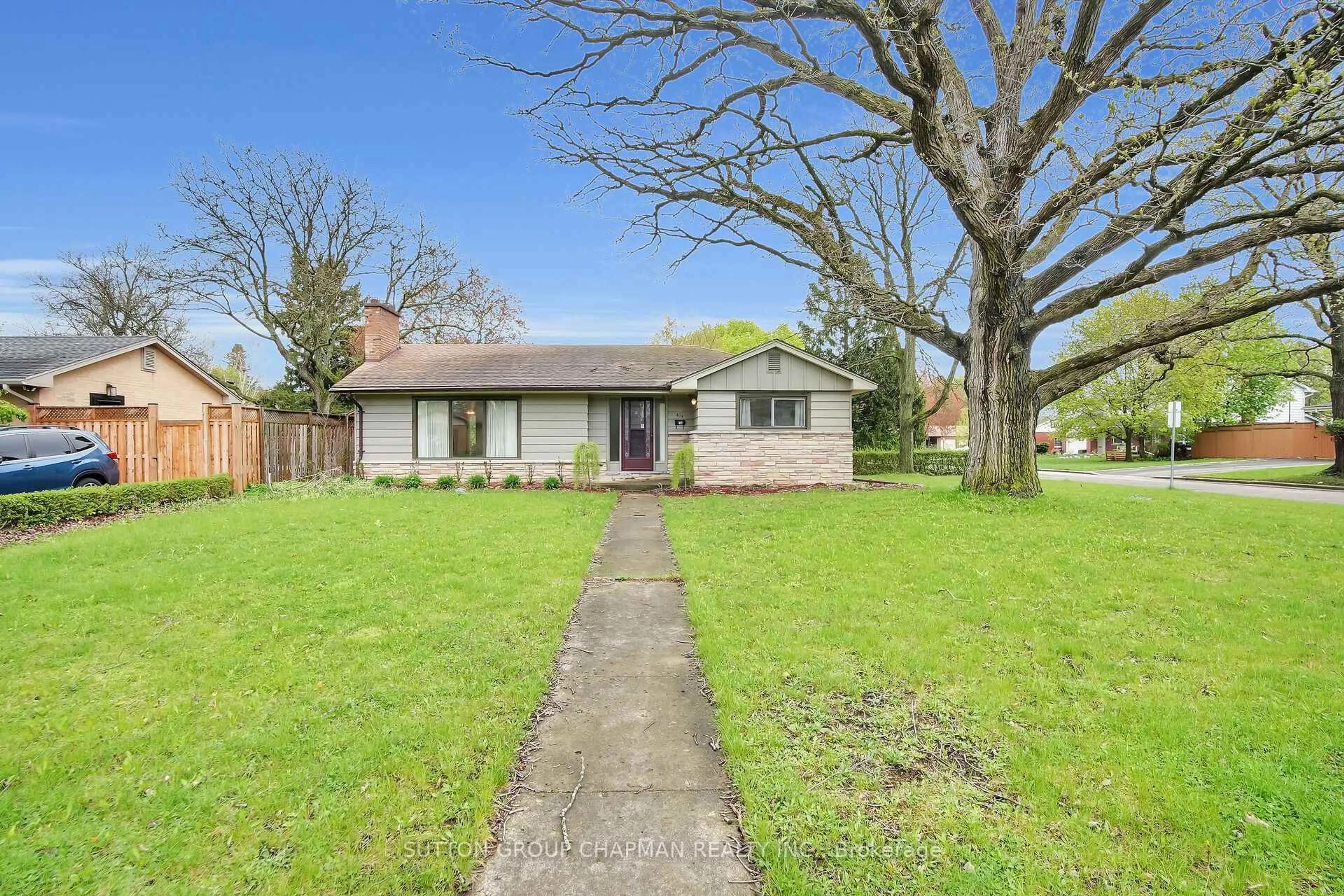A pic from outside/outdoor area/front of a property/back of a property/a pic from drone, street for 615 Santa Monica Rd, London North Ontario N6H 3W2