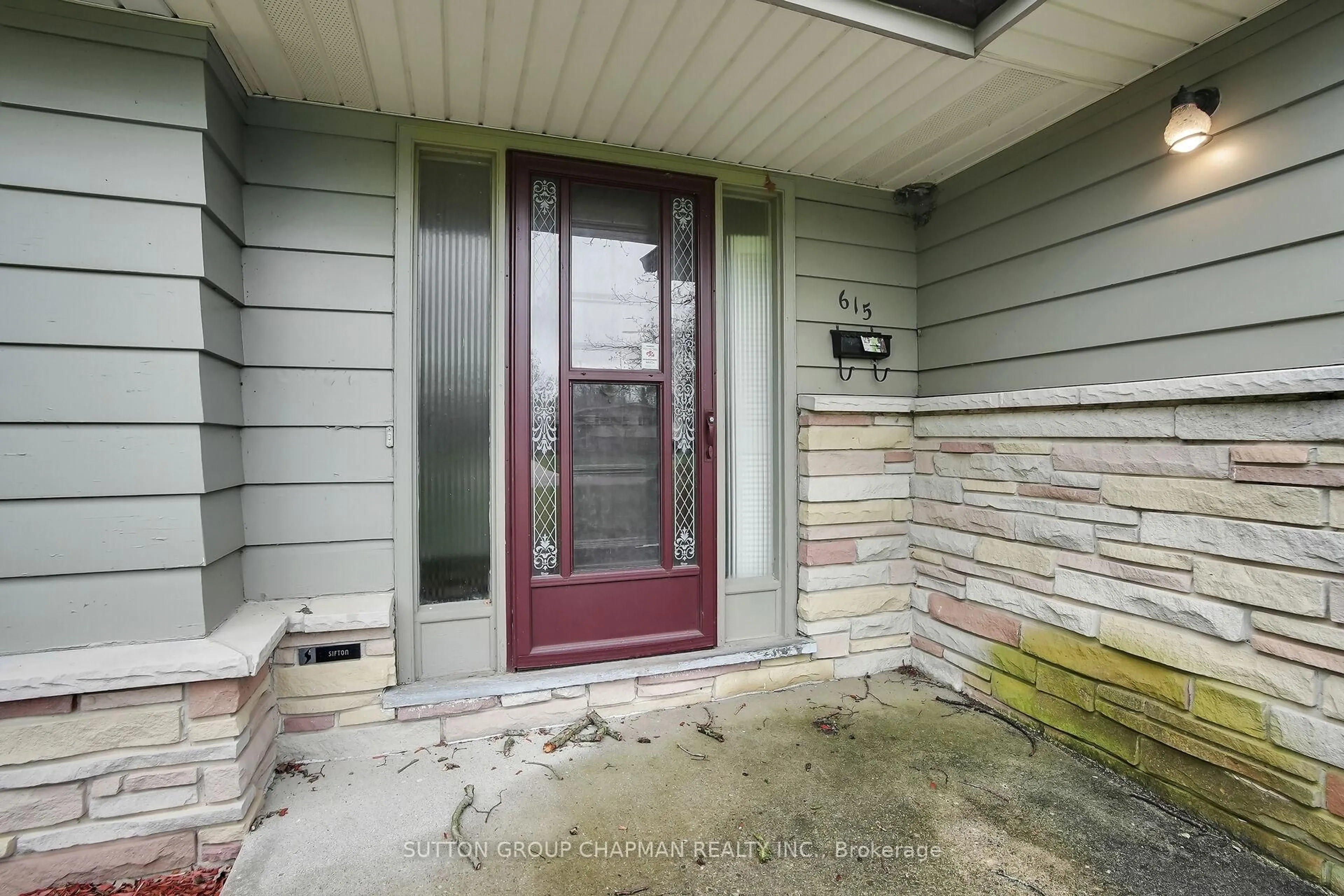 Indoor entryway for 615 Santa Monica Rd, London North Ontario N6H 3W2