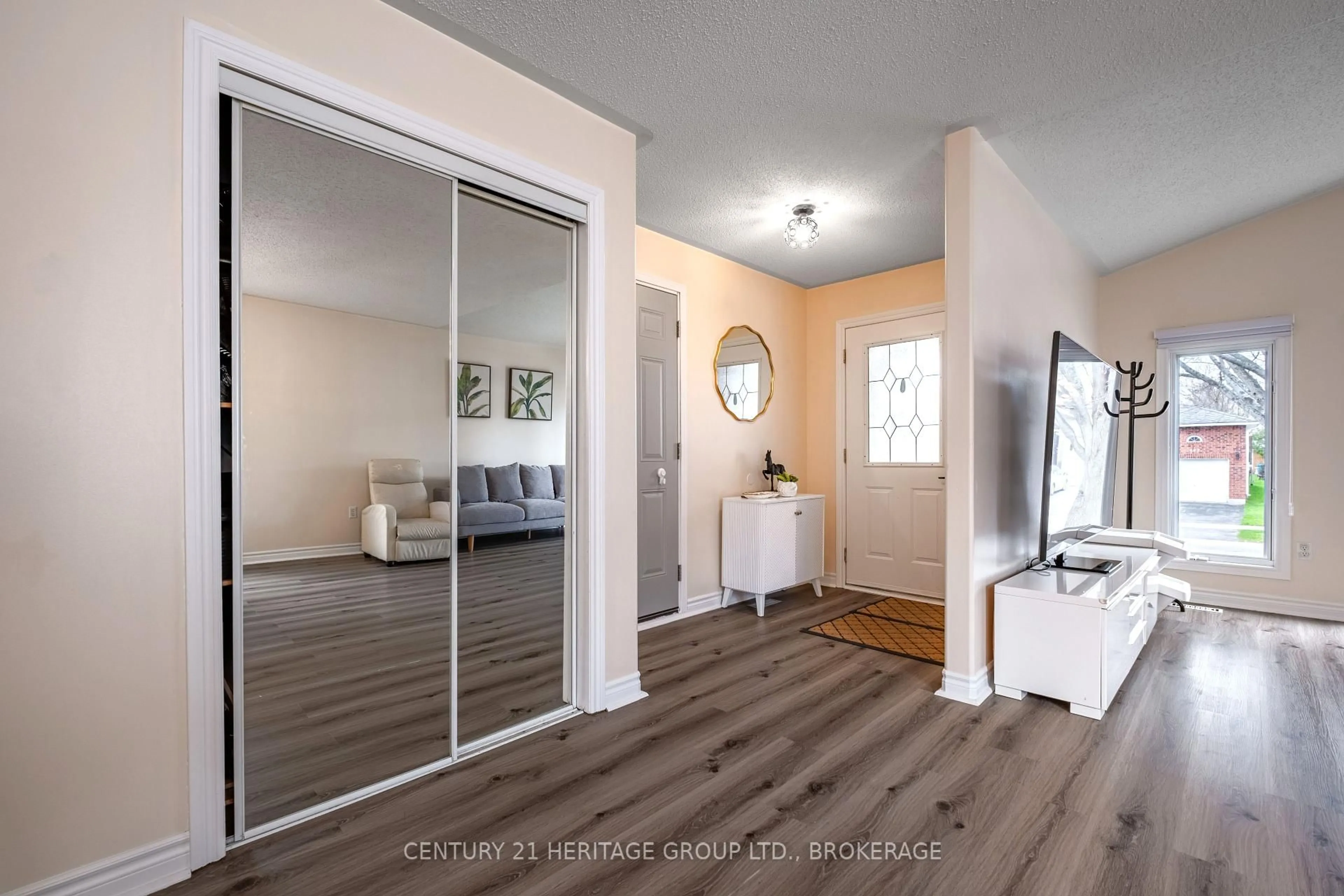 Indoor entryway for 498 Barnsley Cres, Kingston Ontario K7M 8X2