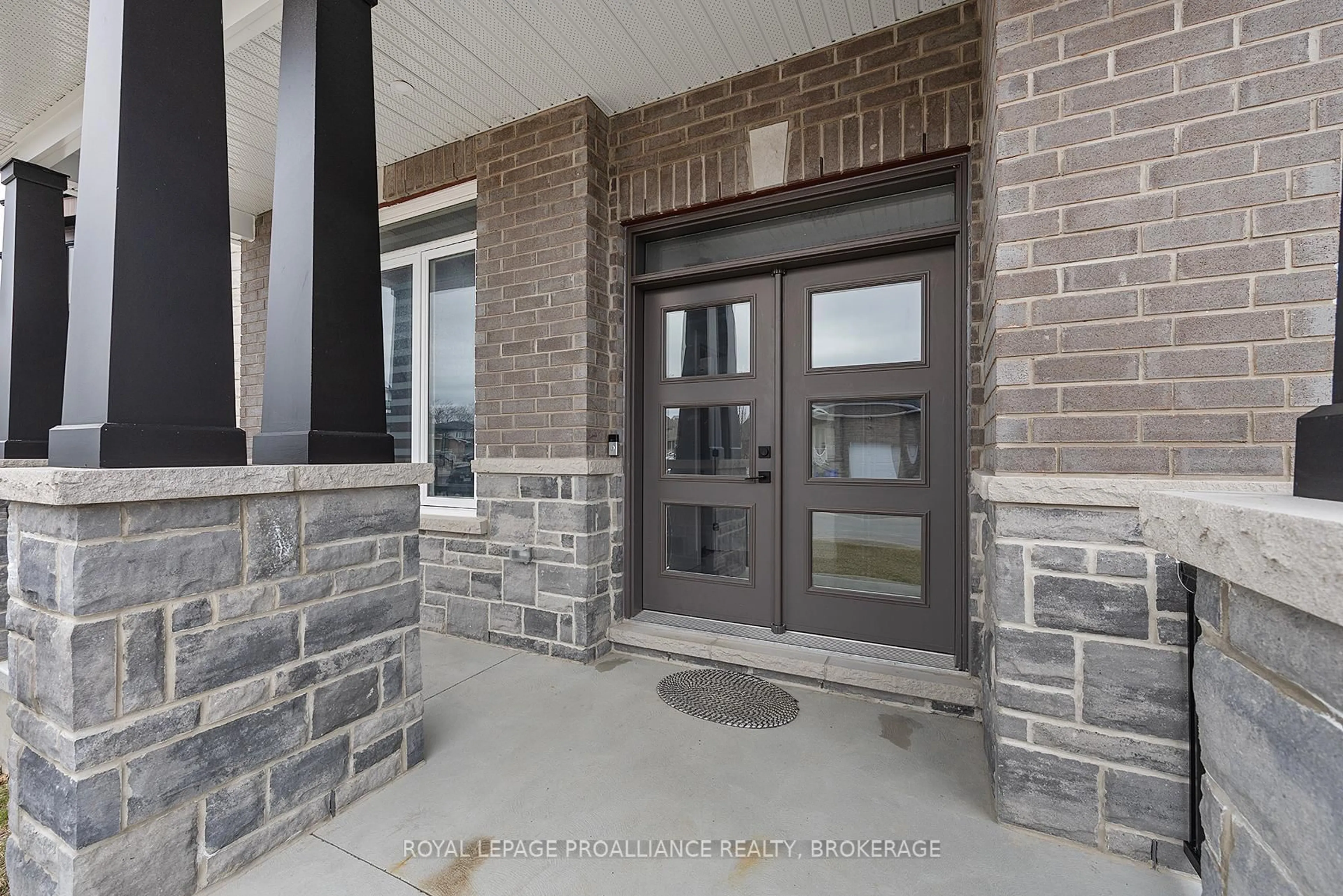 Indoor entryway for 1245 Carfa Cres, Kingston Ontario K7P 0M7