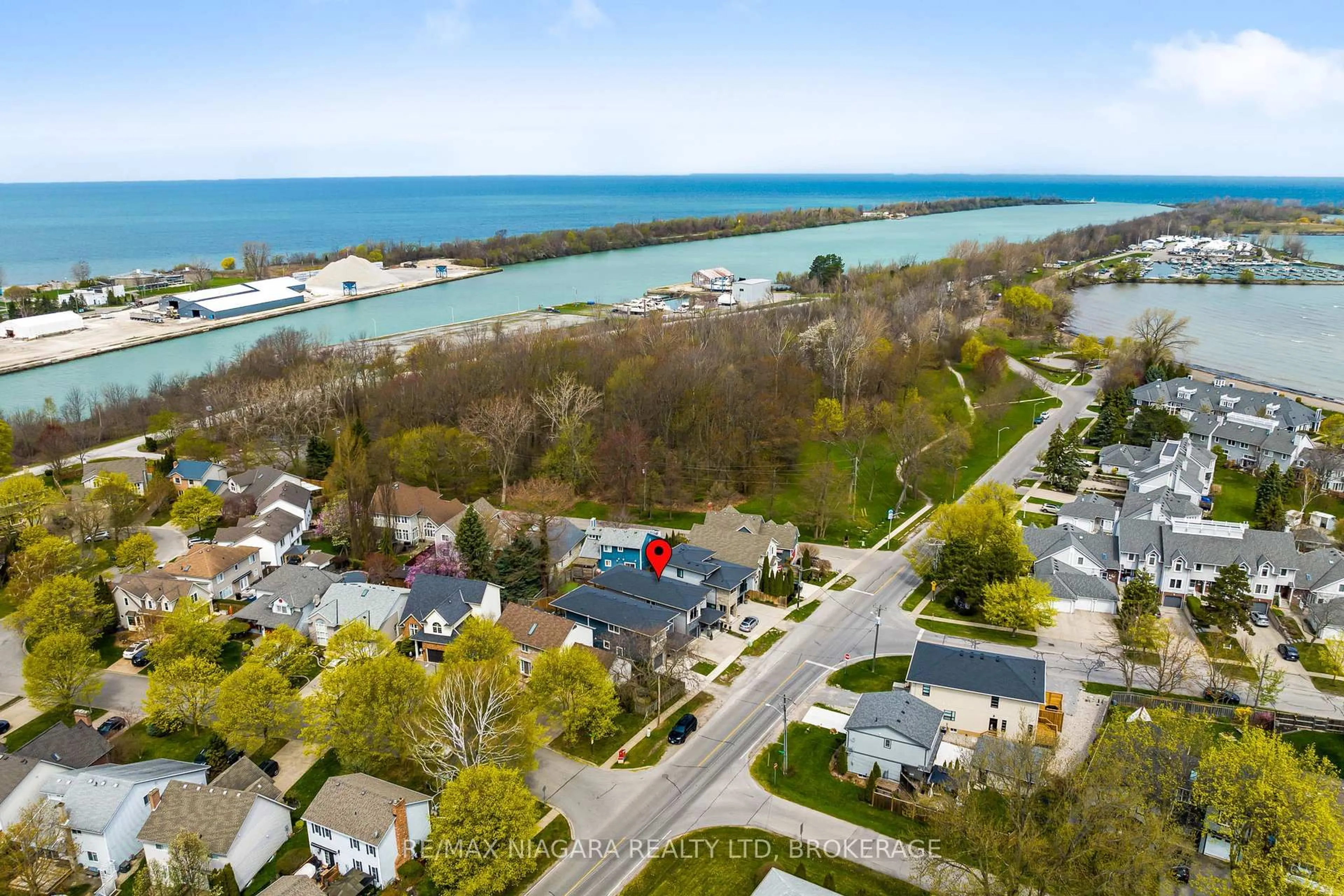 A pic from outside/outdoor area/front of a property/back of a property/a pic from drone, water/lake/river/ocean view for 77B BROADWAY N/A, St. Catharines Ontario L2M 7Y3