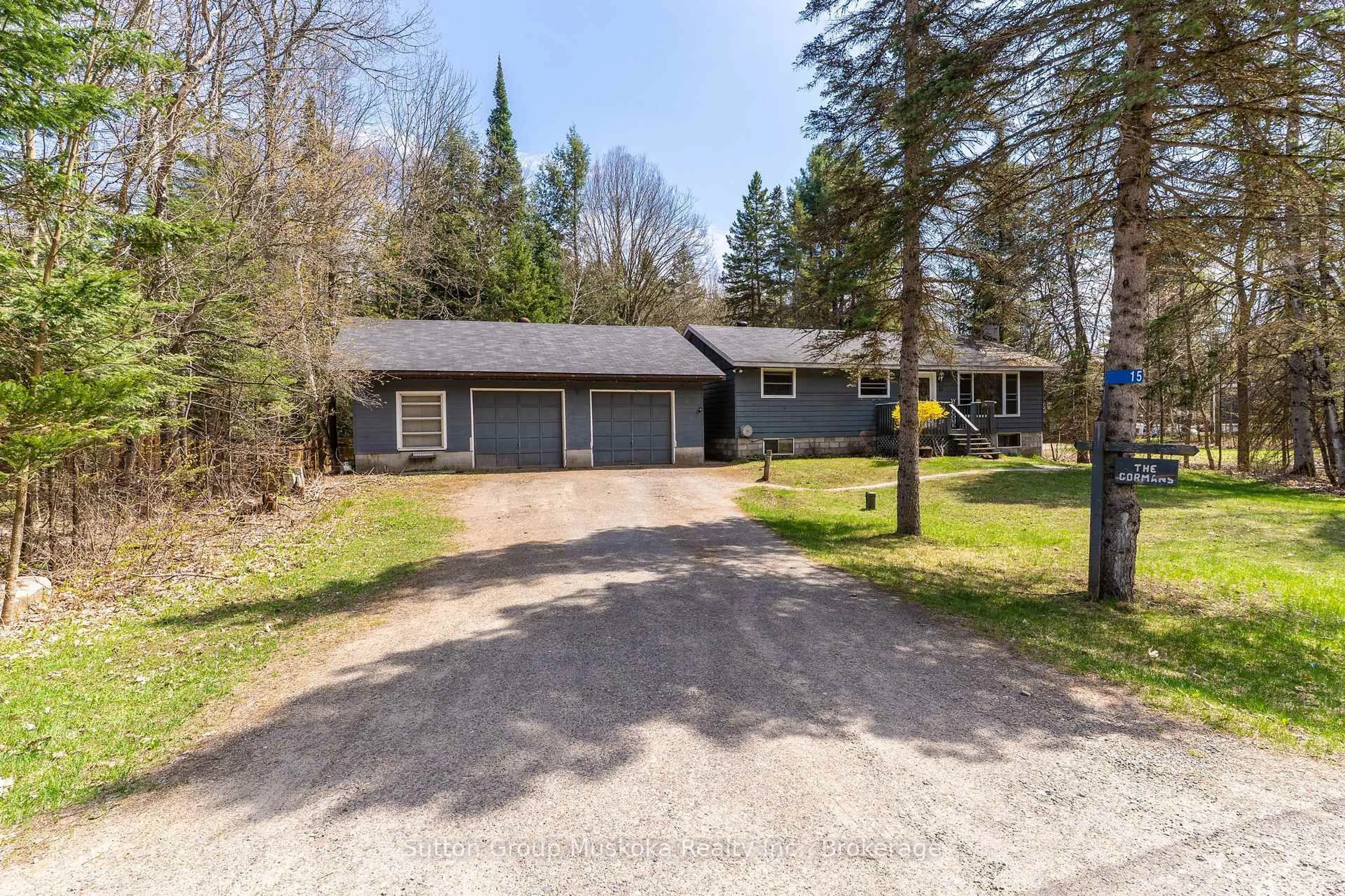 A pic from outside/outdoor area/front of a property/back of a property/a pic from drone, street for 15 Glen Acres Rd, Huntsville Ontario P1H 1N6