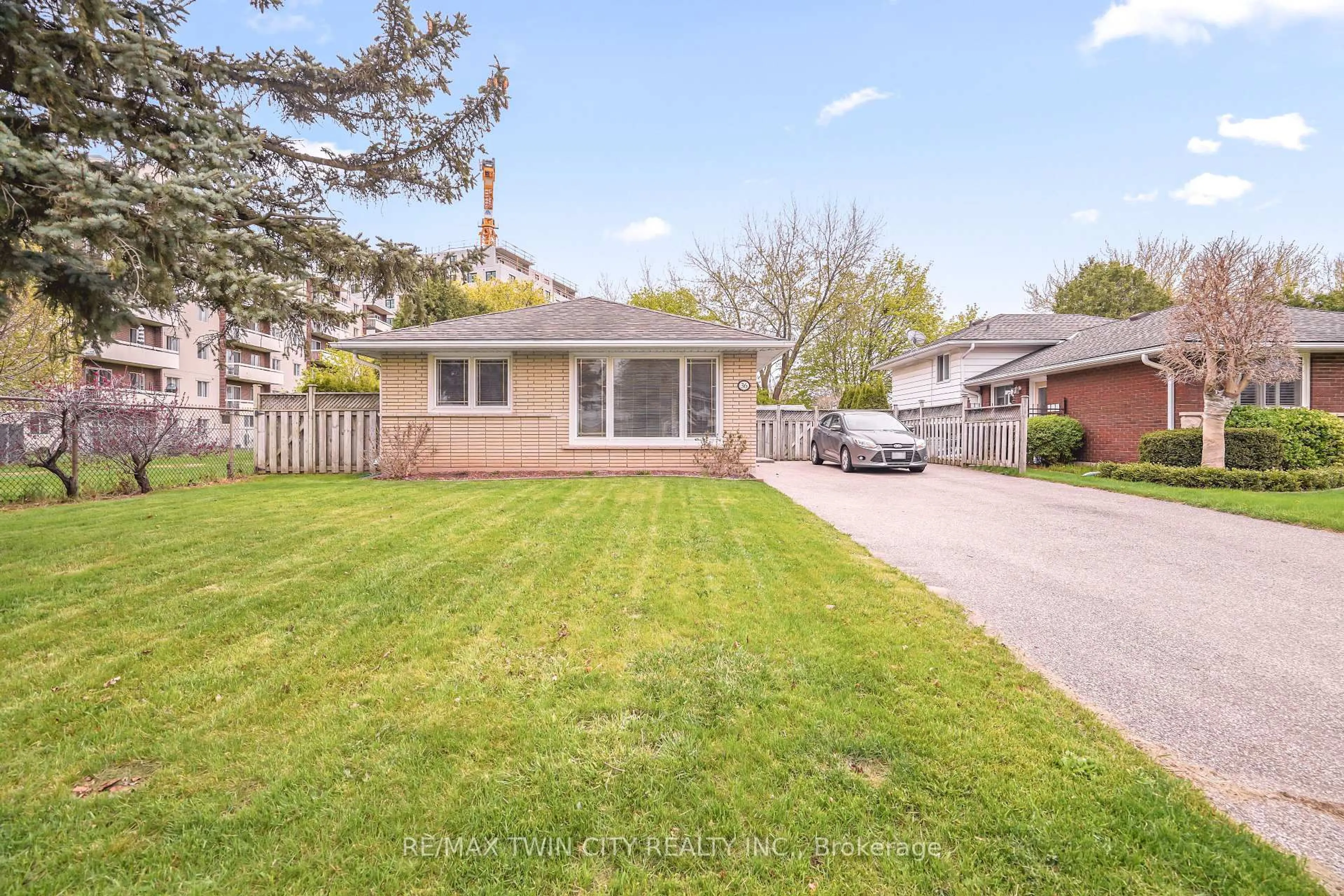 Unknown for 36 Oxford St, Brantford Ontario N3R 5C6