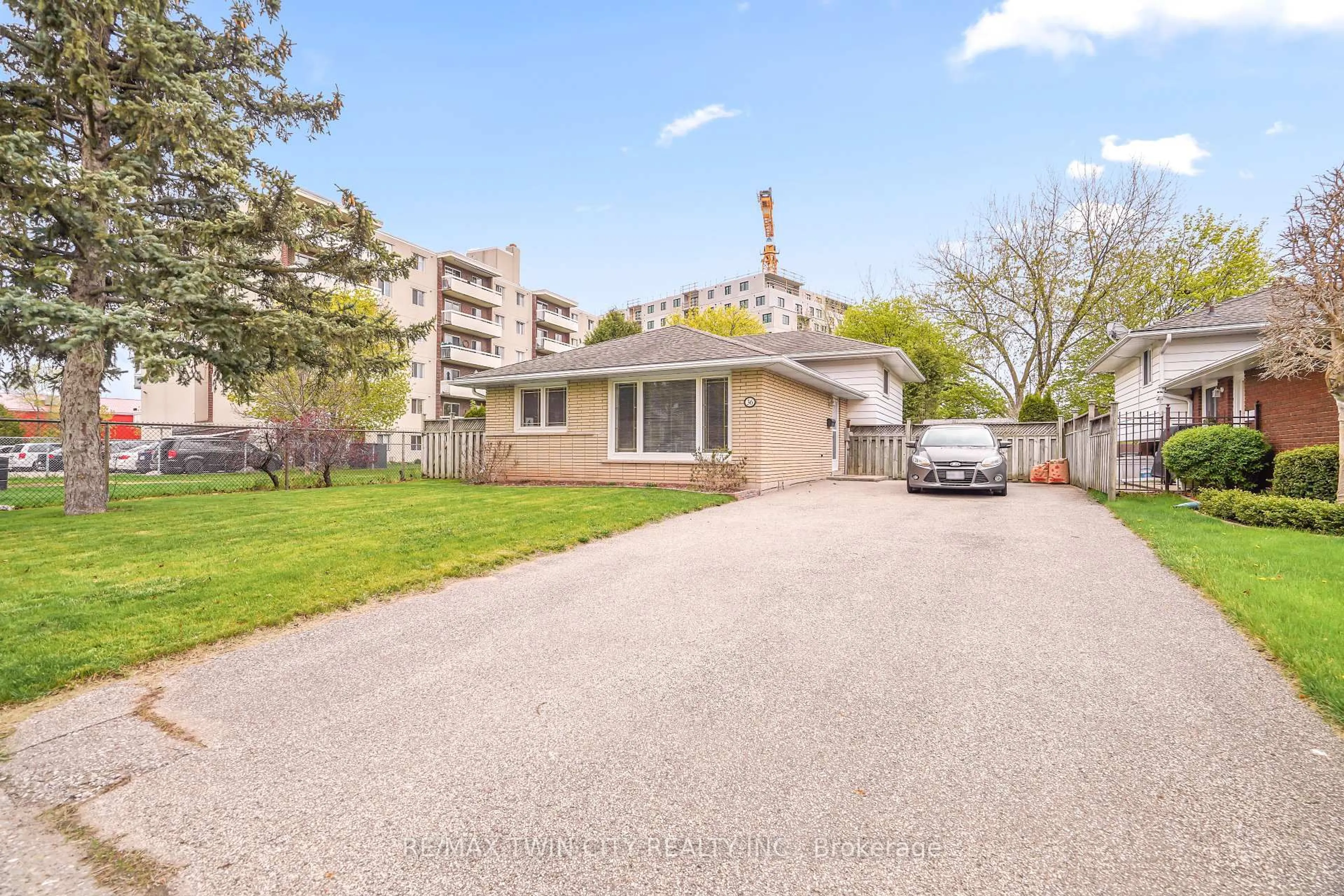 Unknown for 36 Oxford St, Brantford Ontario N3R 5C6
