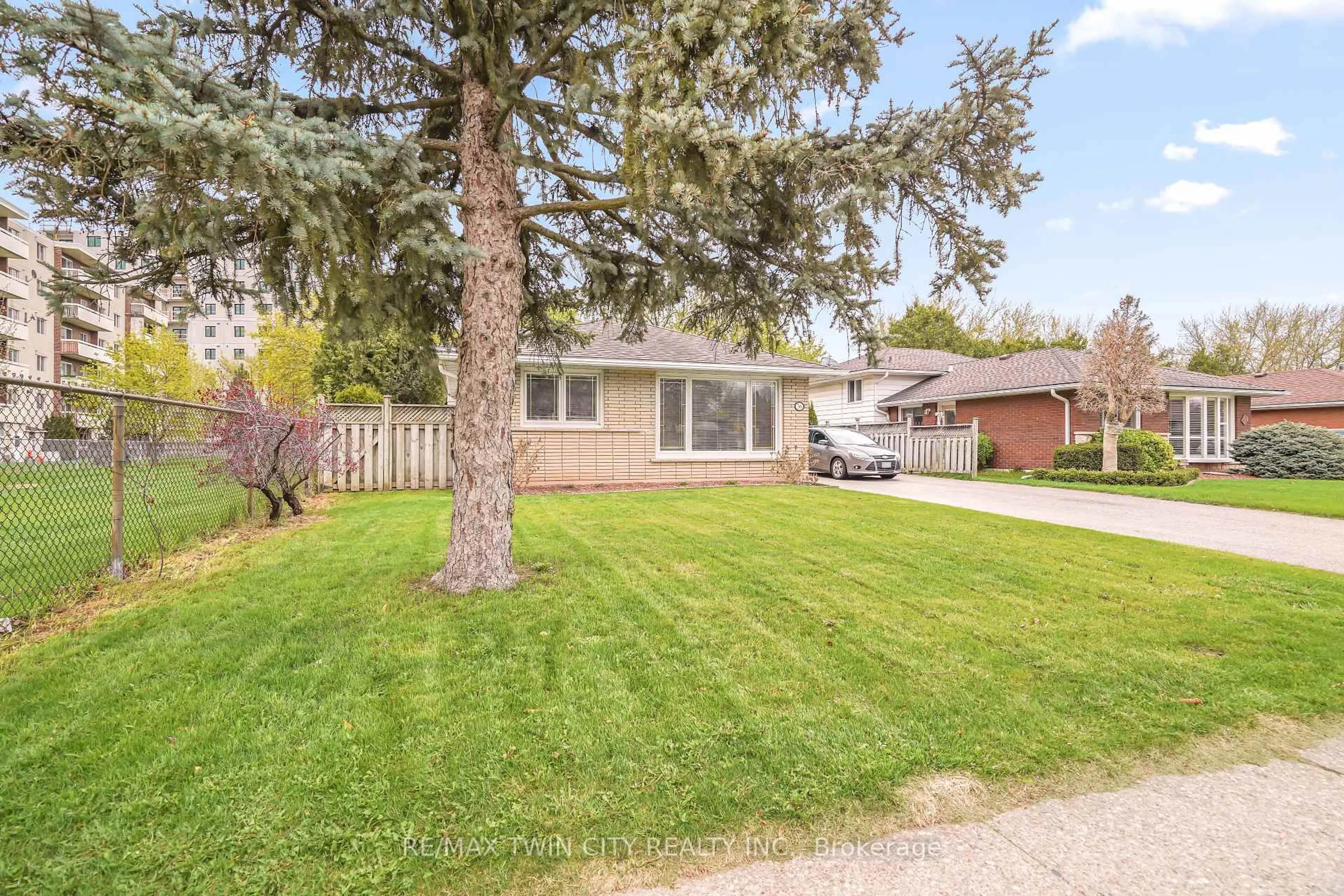 Unknown for 36 Oxford St, Brantford Ontario N3R 5C6