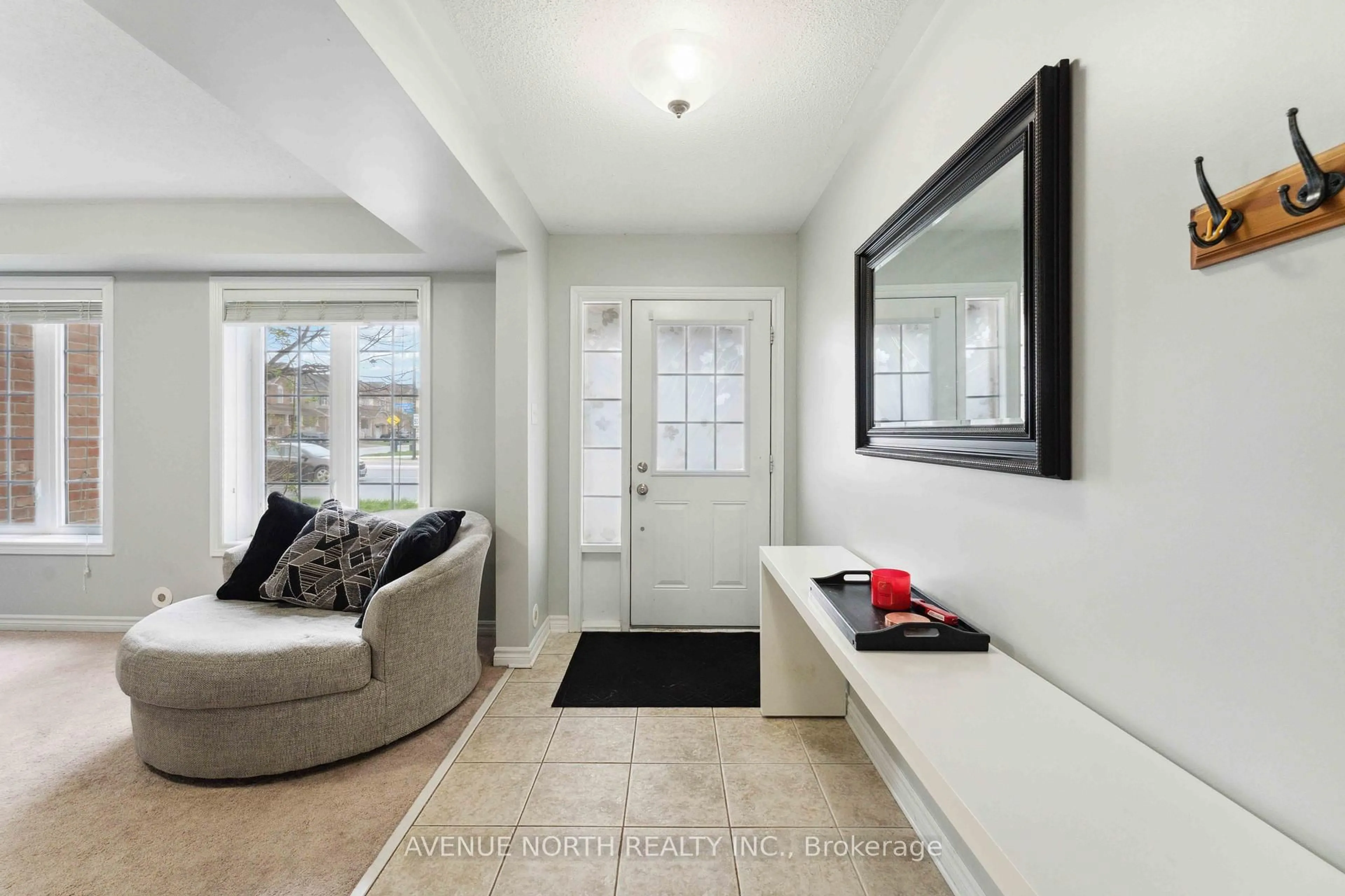 Indoor entryway for 112 Huntmar Dr, Ottawa Ontario K2S 0E3