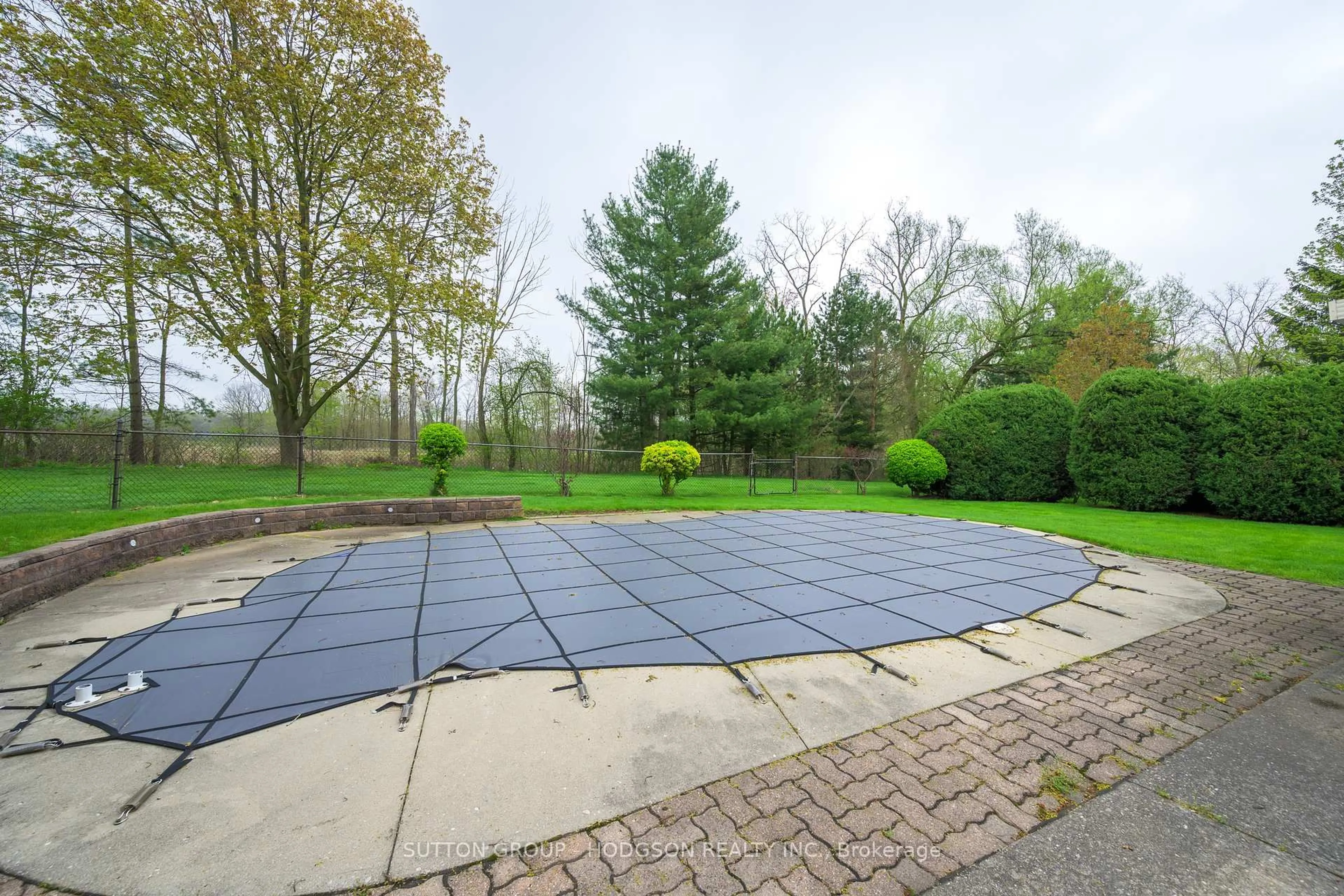 Patio, street for 42776 Meadow Wood Lane, Central Elgin Ontario N0L 2L0