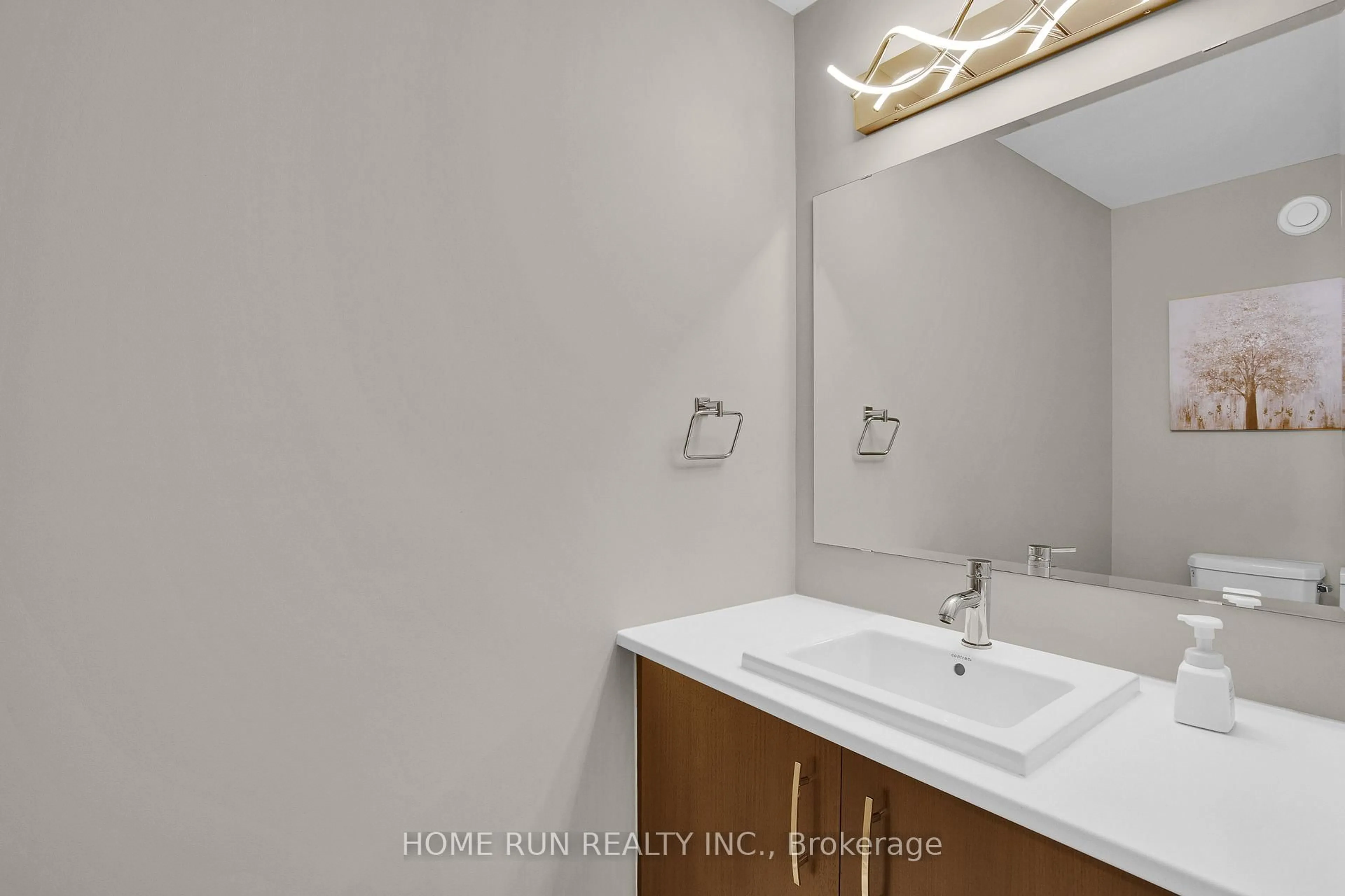 Standard bathroom, ceramic/tile floor for 533 Honeylocust Ave, Stittsville Ontario K2V 0L8