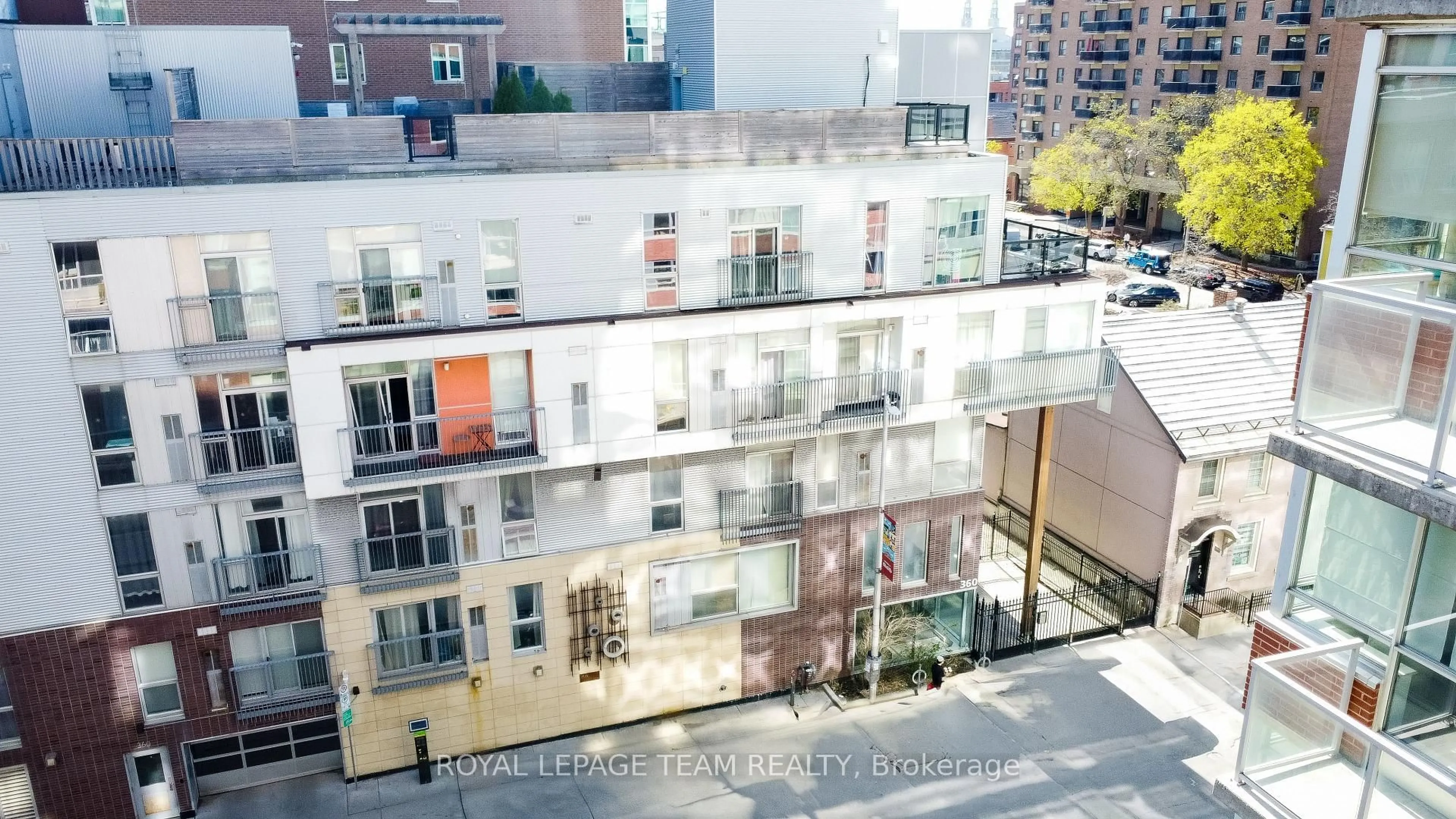 A pic from outside/outdoor area/front of a property/back of a property/a pic from drone, city buildings view from balcony for 360 Cumberland St #308, Ottawa Ontario K1N 0B1