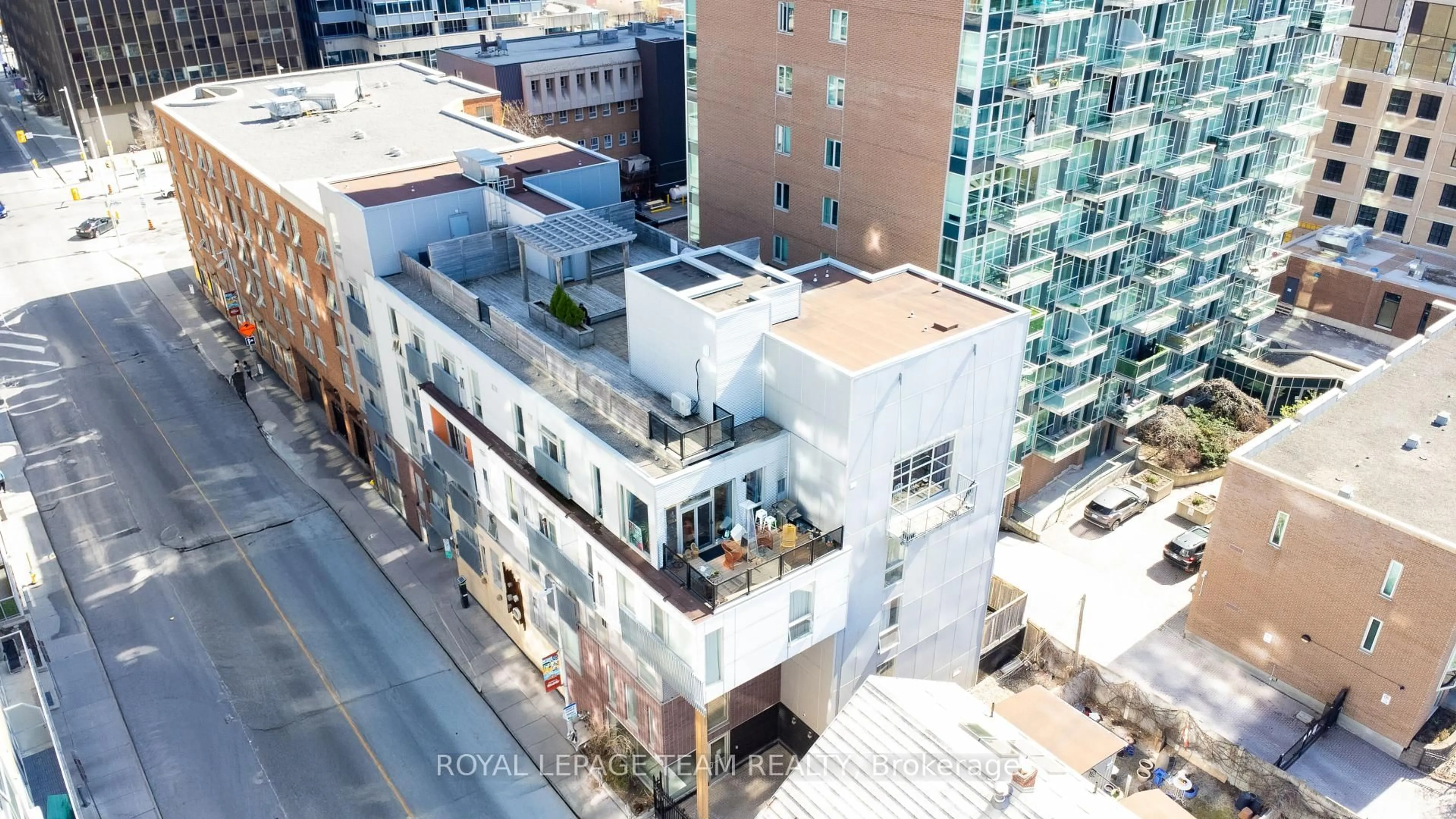 A pic from outside/outdoor area/front of a property/back of a property/a pic from drone, city buildings view from balcony for 360 Cumberland St #308, Ottawa Ontario K1N 0B1