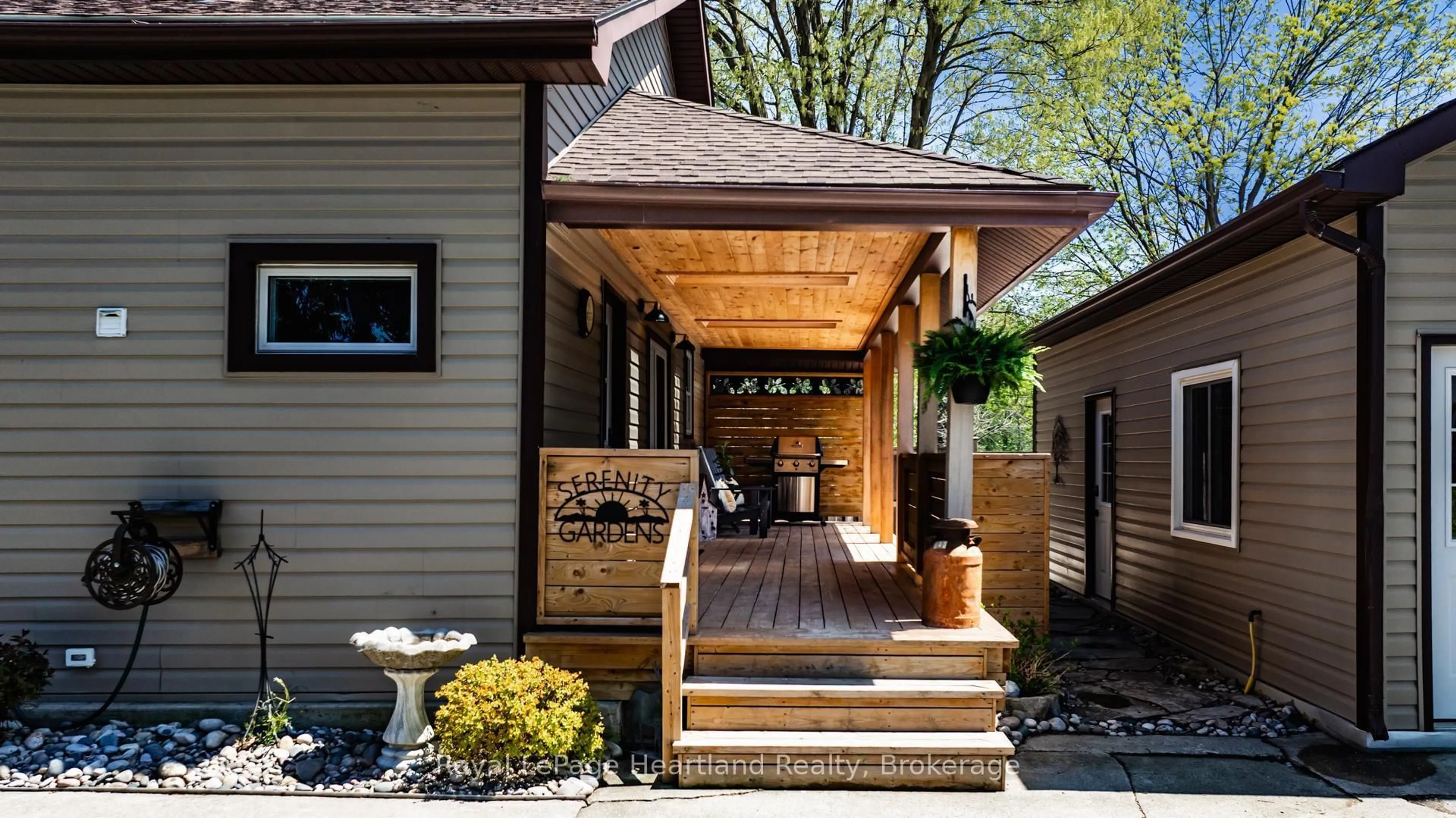 Patio, street for 226 Mary St, Central Huron Ontario N0M 1L0