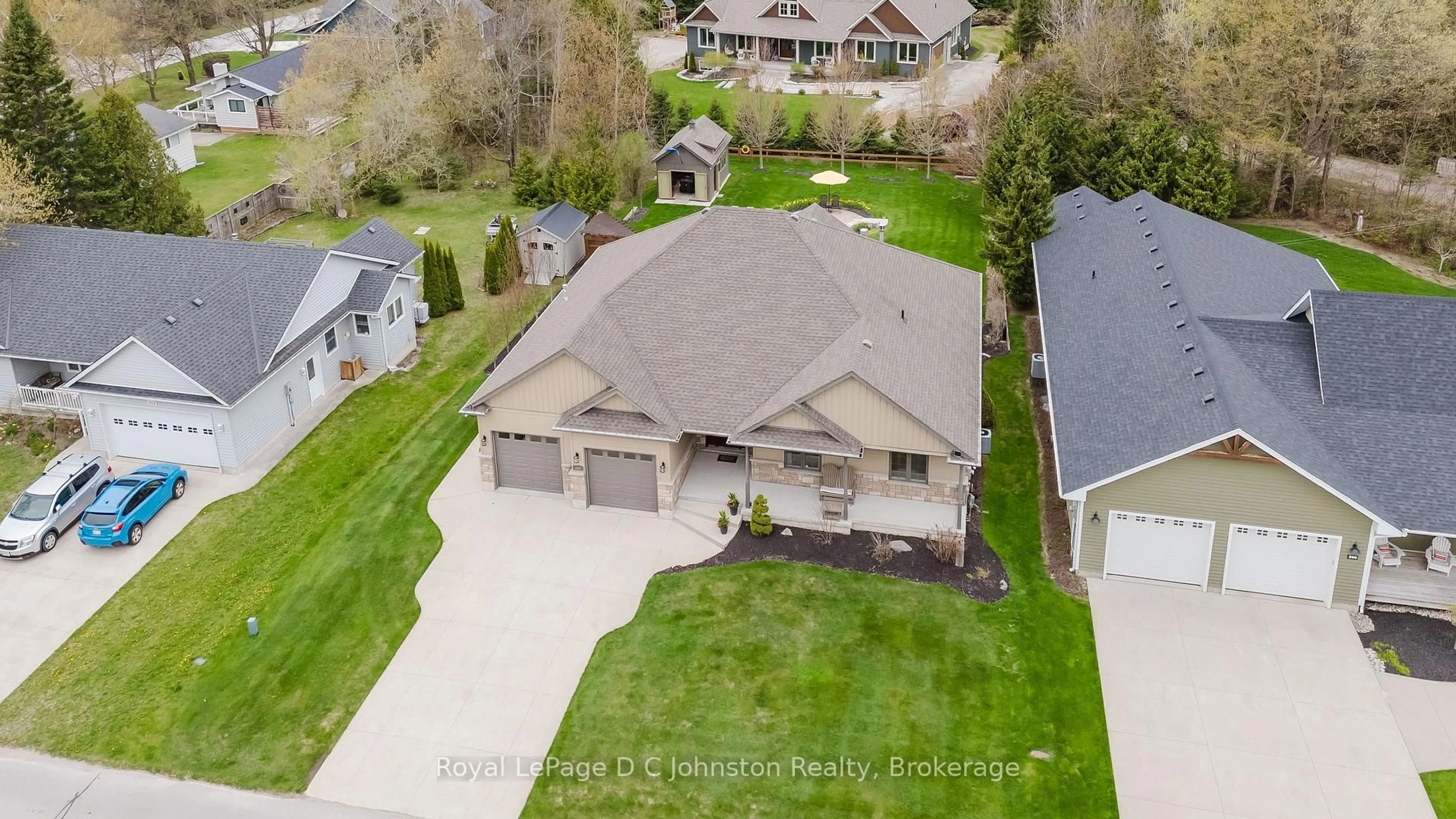 A pic from outside/outdoor area/front of a property/back of a property/a pic from drone, street for 396 McNabb St, Saugeen Shores Ontario N0H 2L0