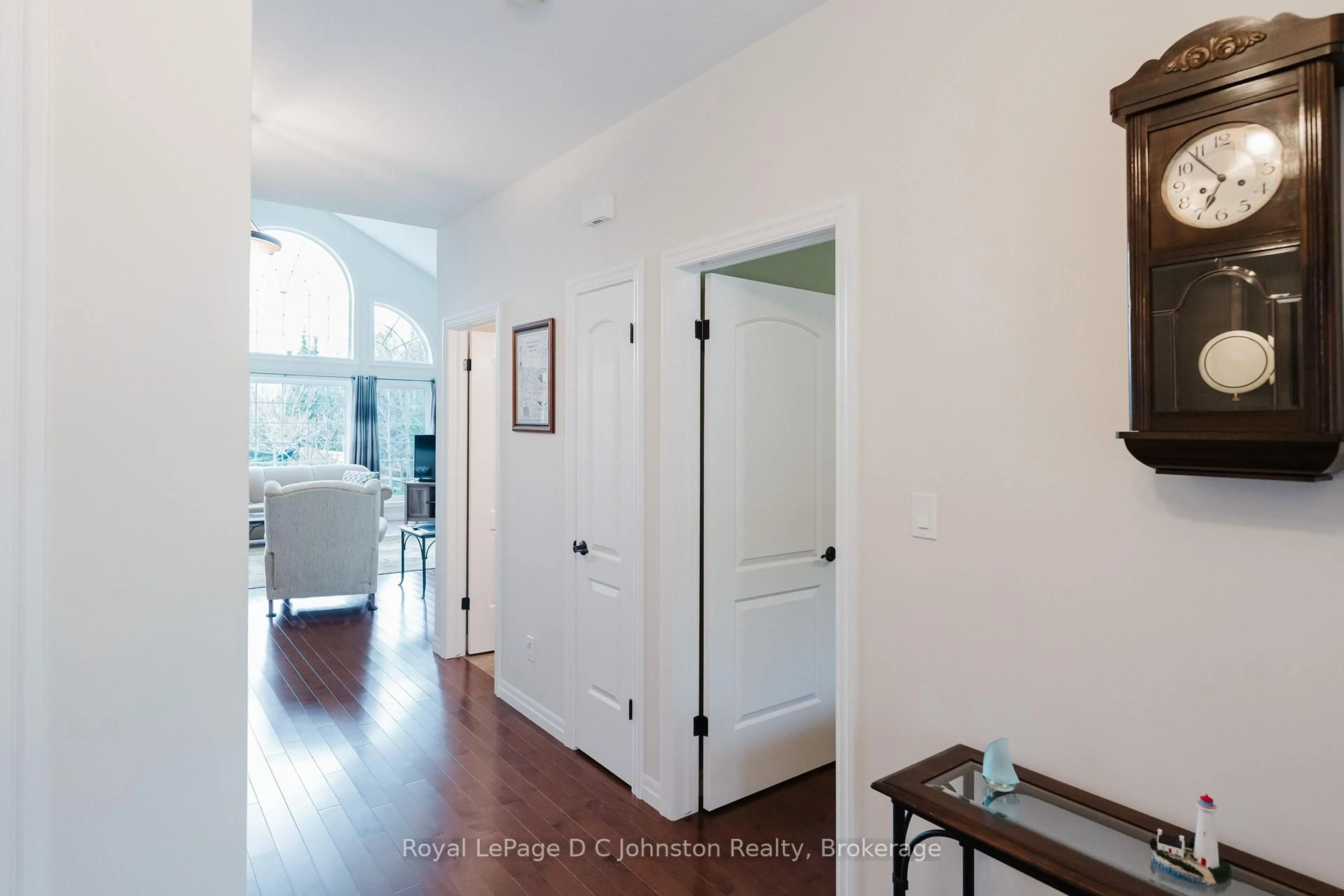 Indoor entryway for 396 McNabb St, Saugeen Shores Ontario N0H 2L0