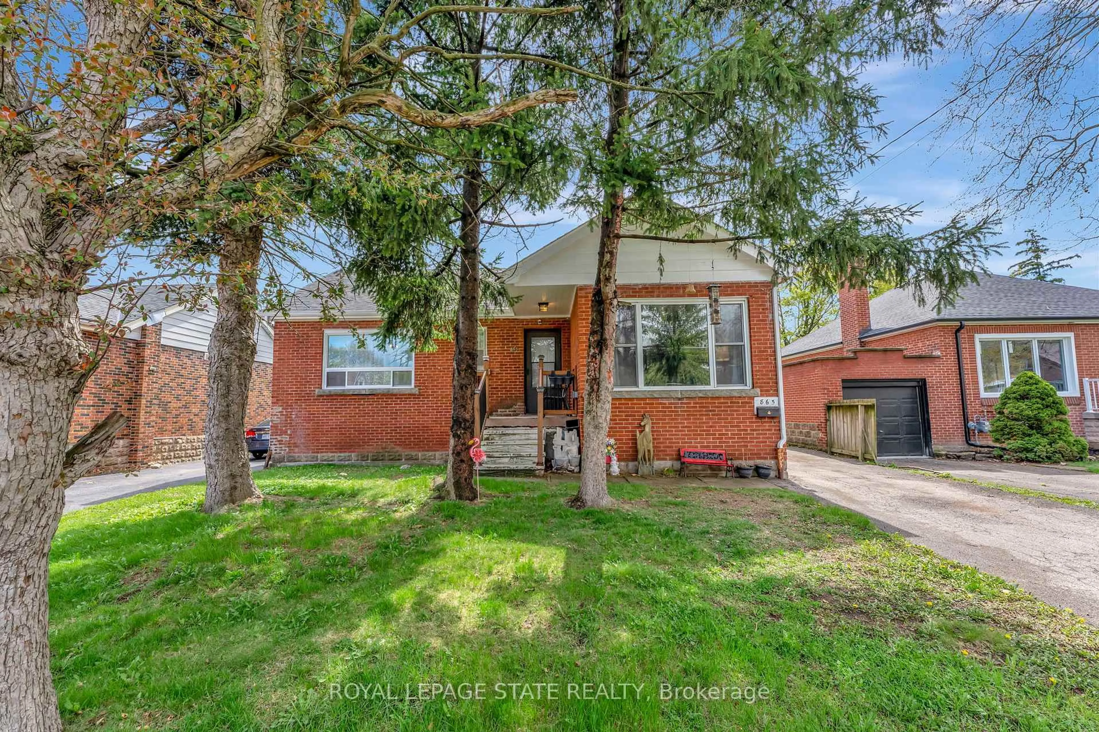 Home with brick exterior material, street for 865 Garth St, Hamilton Ontario L9C 4K7