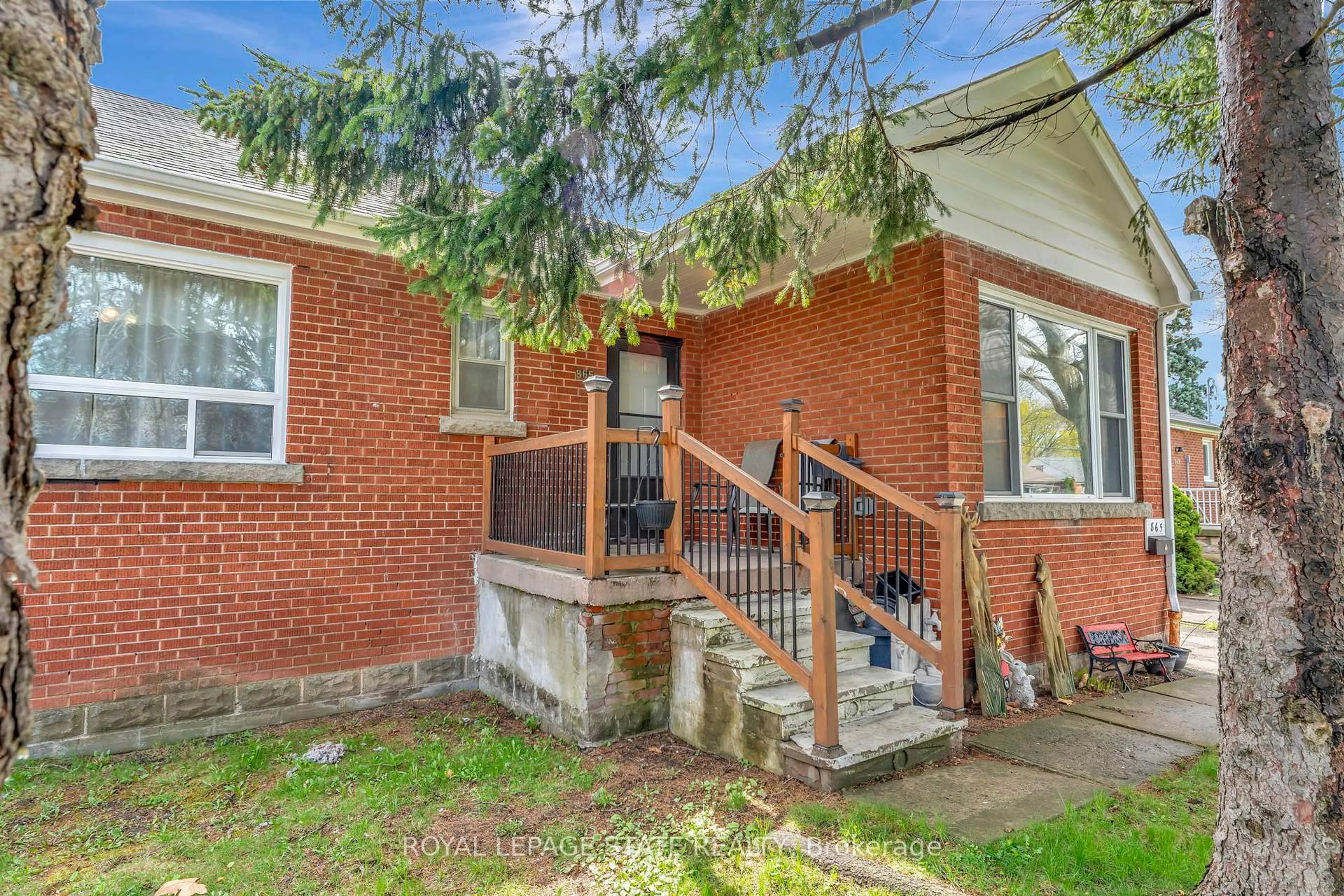 Home with brick exterior material, street for 865 Garth St, Hamilton Ontario L9C 4K7