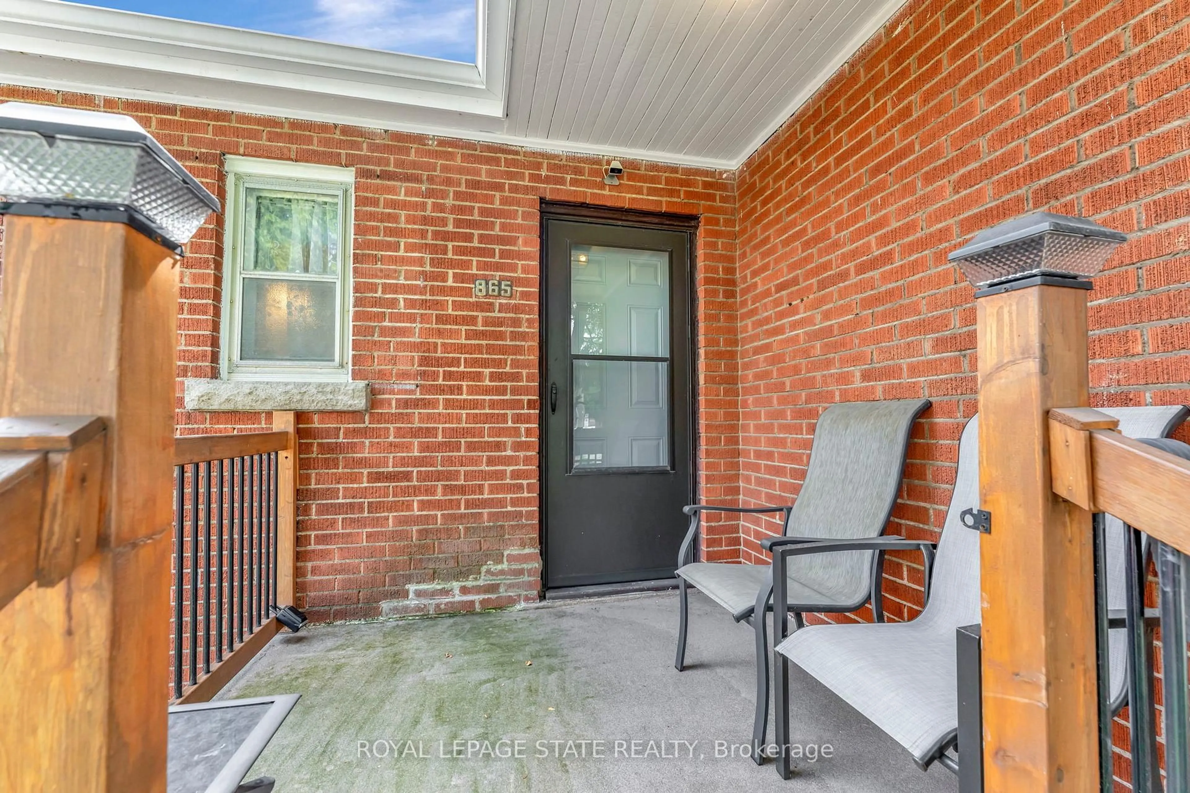 Home with brick exterior material, street for 865 Garth St, Hamilton Ontario L9C 4K7