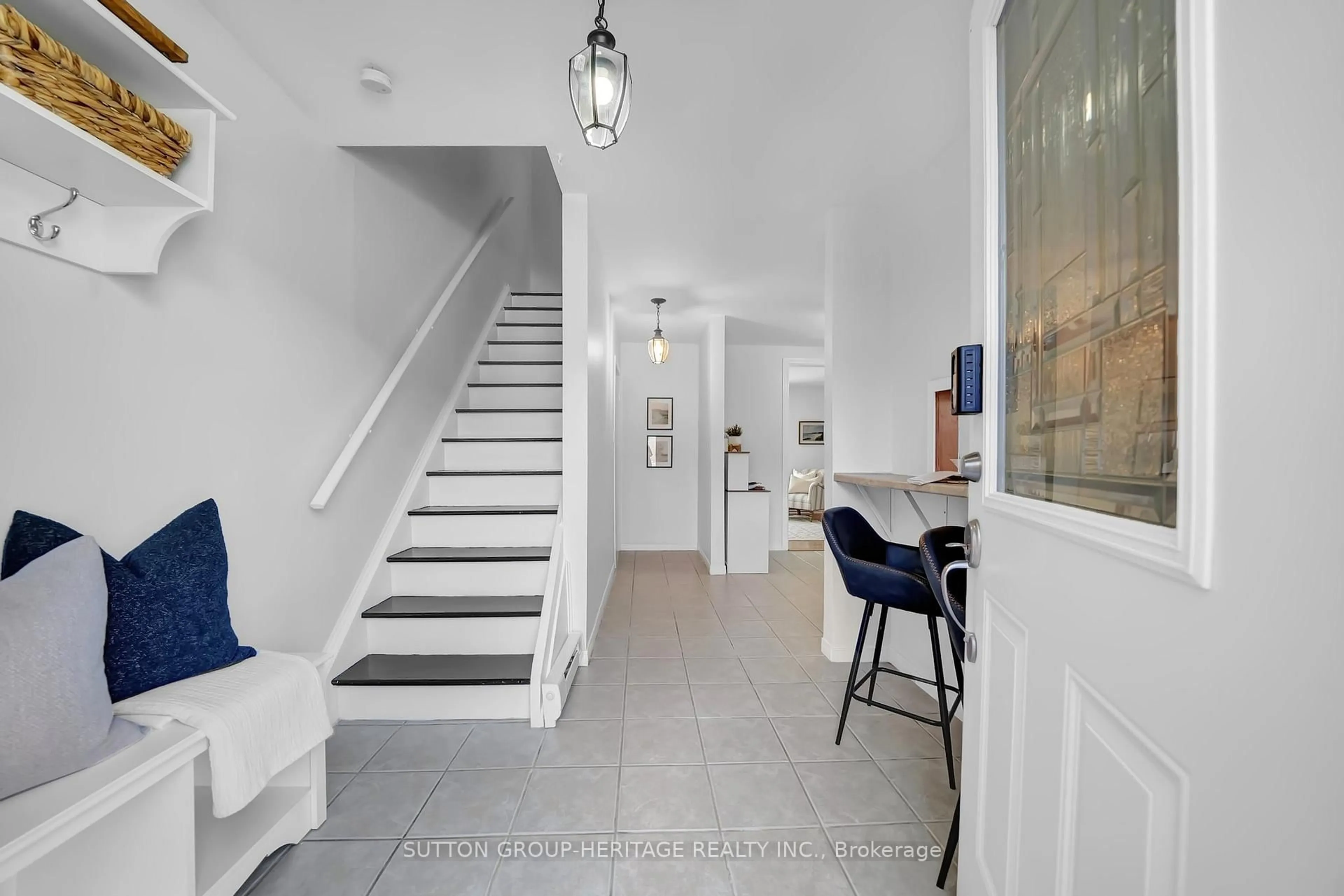 Indoor entryway for 47 Wellington St #D6, Port Hope Ontario L1A 2M4