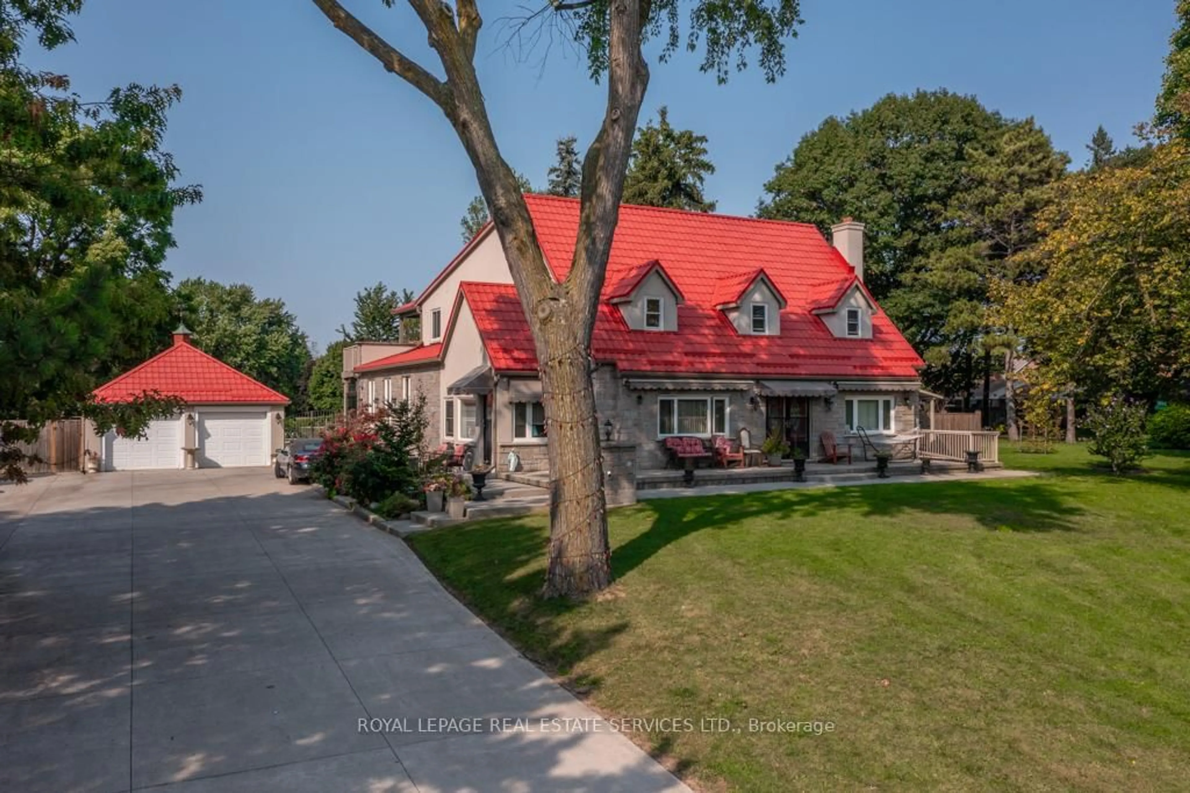 A pic from outside/outdoor area/front of a property/back of a property/a pic from drone, street for 6949 Thorold Stone Rd, Niagara Falls Ontario L2J 1B5