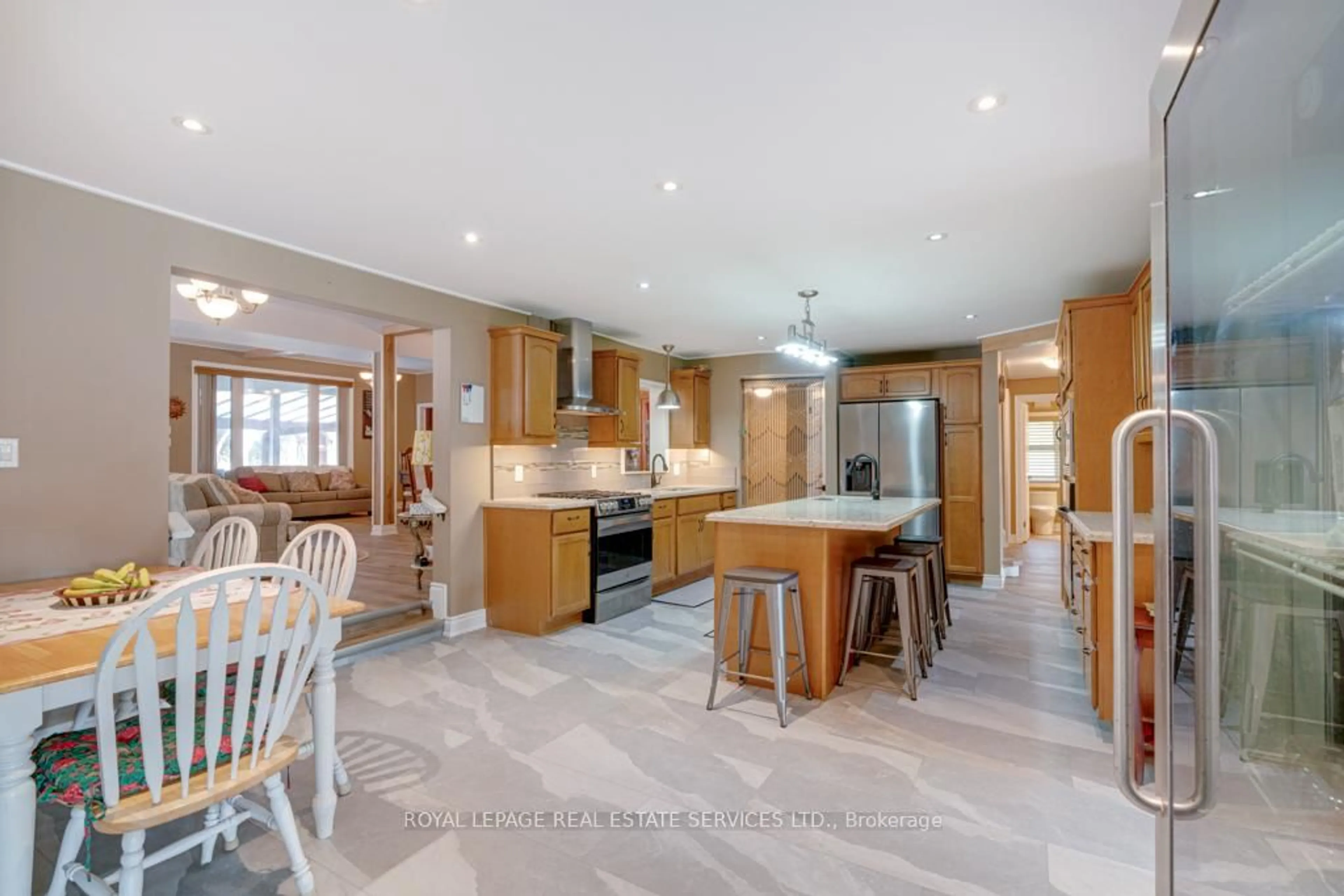 Open concept kitchen, ceramic/tile floor for 6949 Thorold Stone Rd, Niagara Falls Ontario L2J 1B5