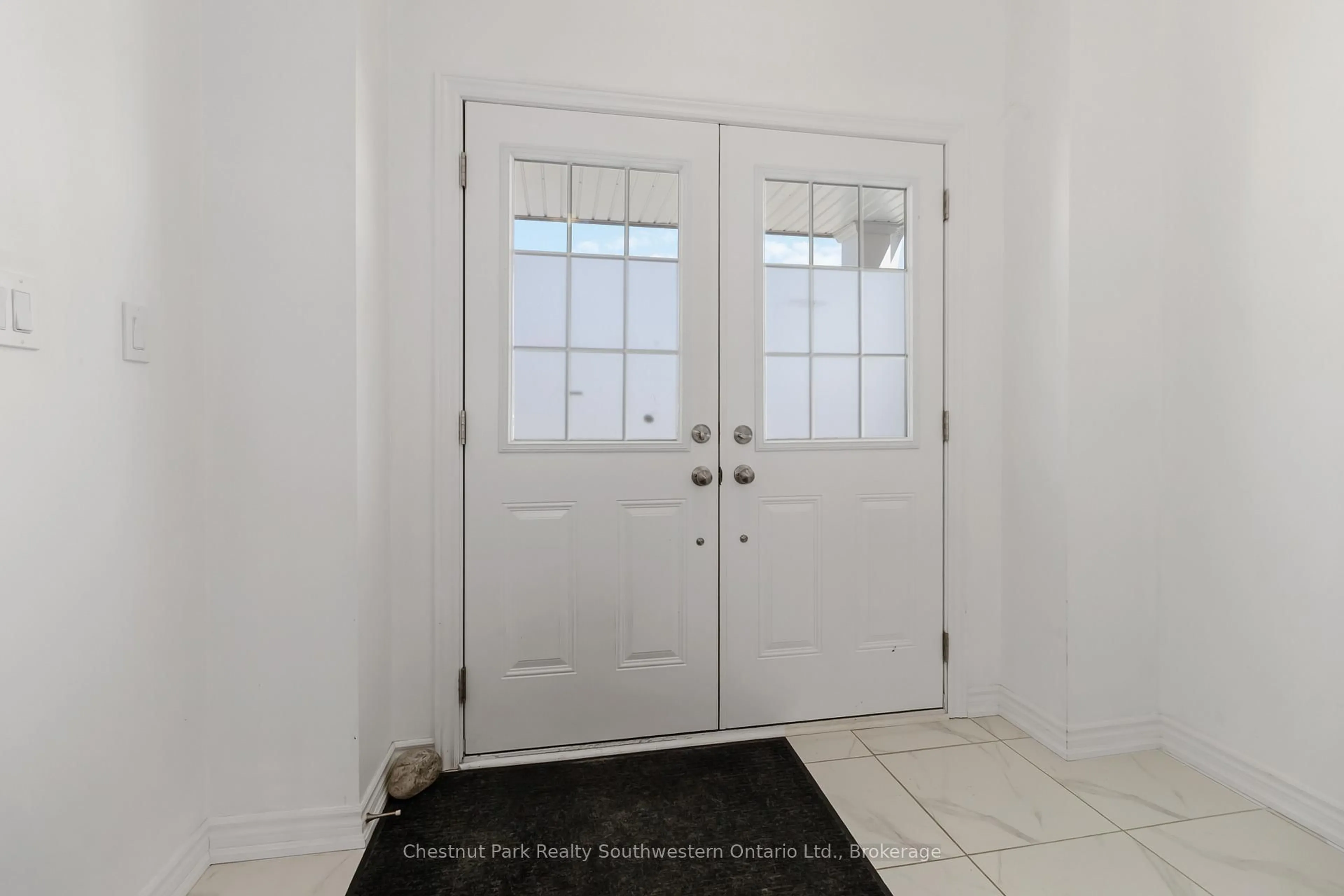 Indoor entryway for 9 Mears Rd, Brant Ontario N3L 0M7