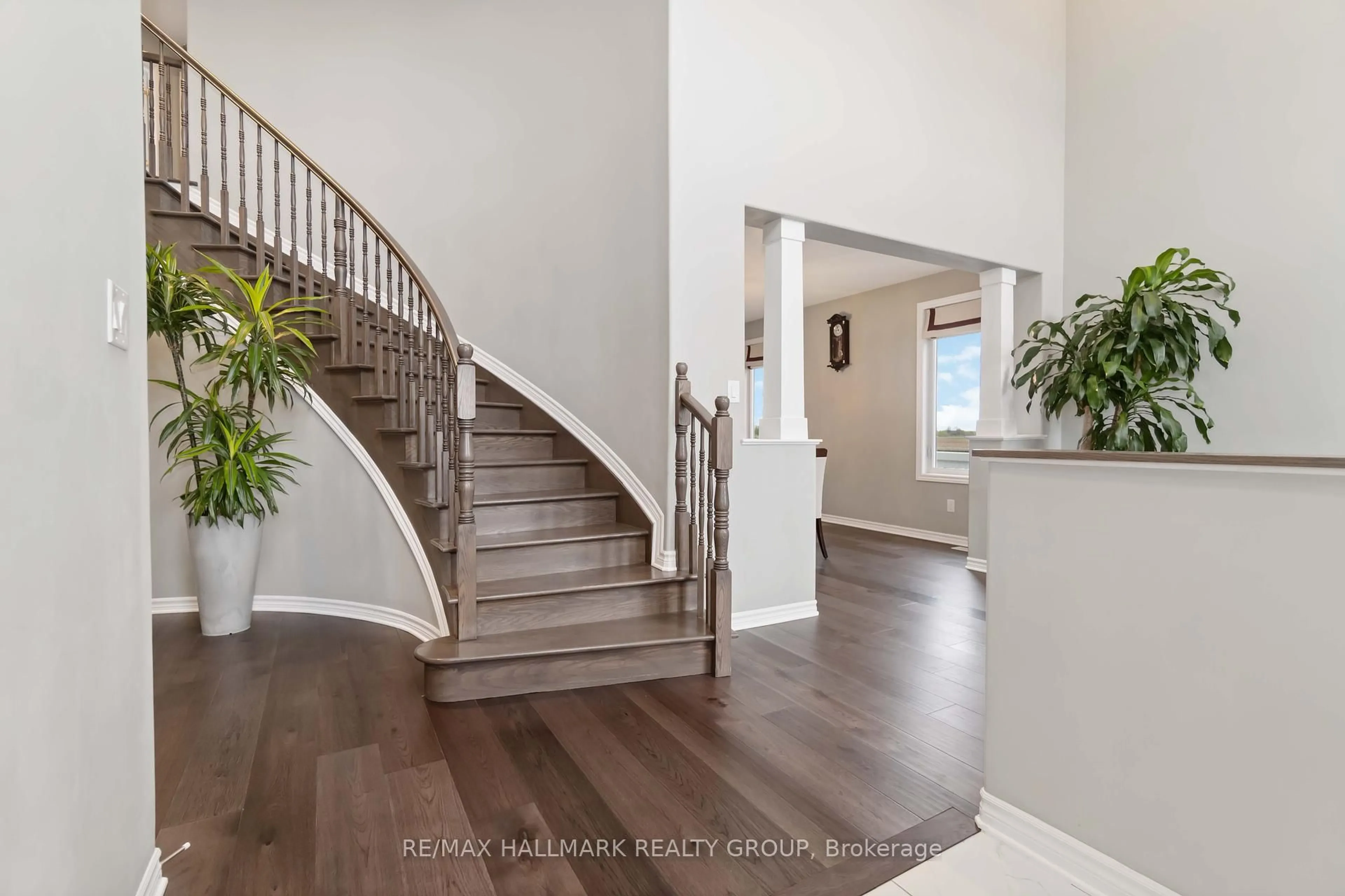 Indoor entryway for 72 Wingover Private, Carp Ontario K0A 1L0