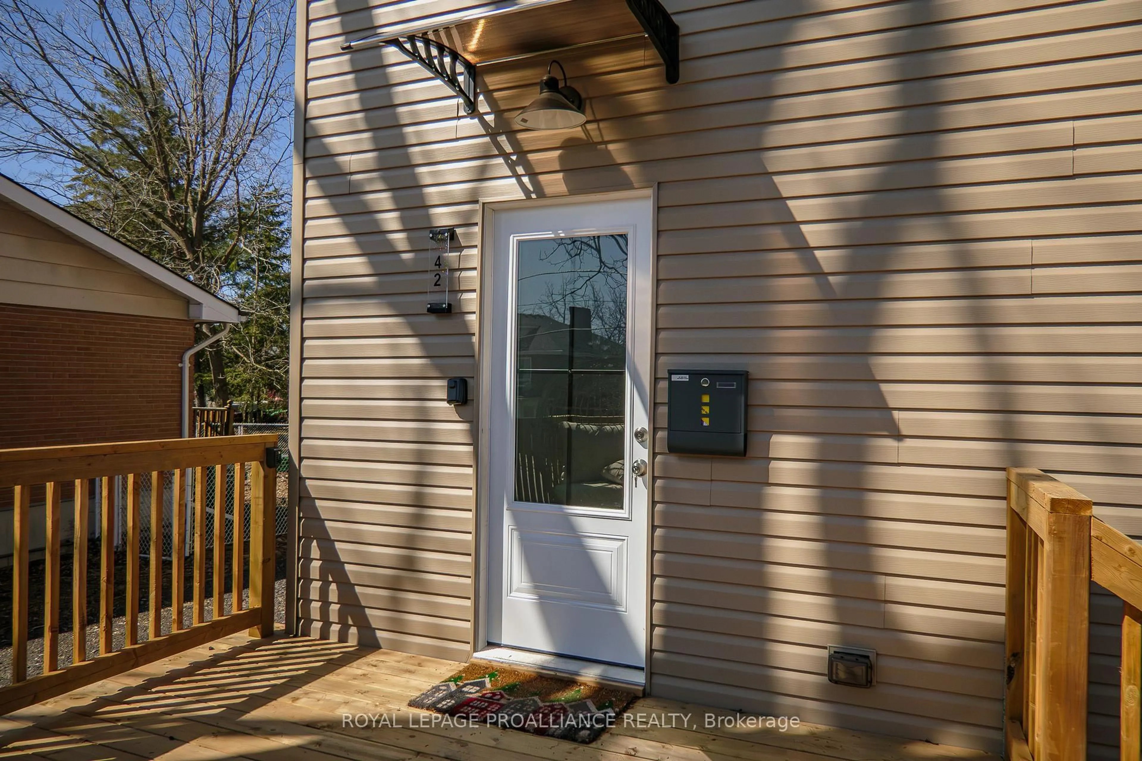 Indoor entryway for 42 Highland Ave, Belleville Ontario K8P 3R1